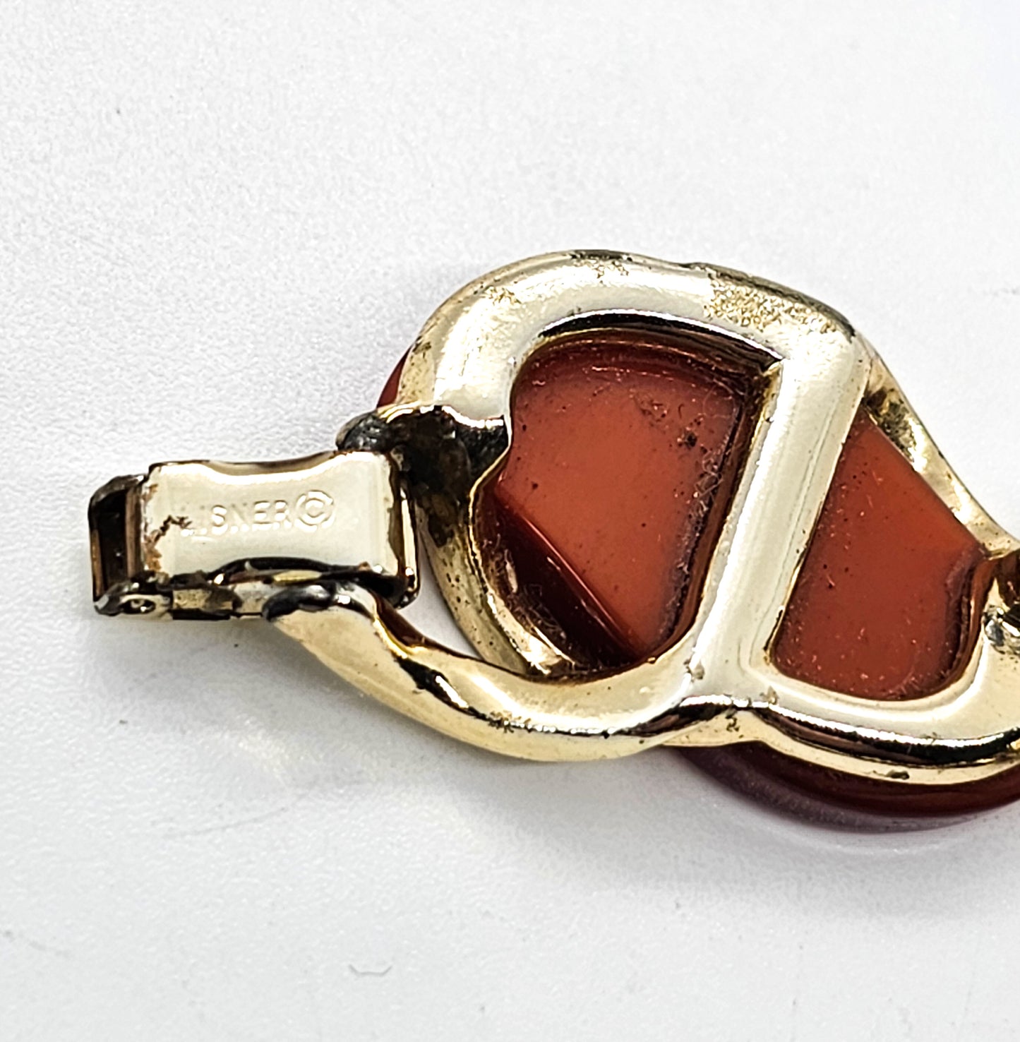 Lisner Thermoset gold toned vintage signed mid century bracelet