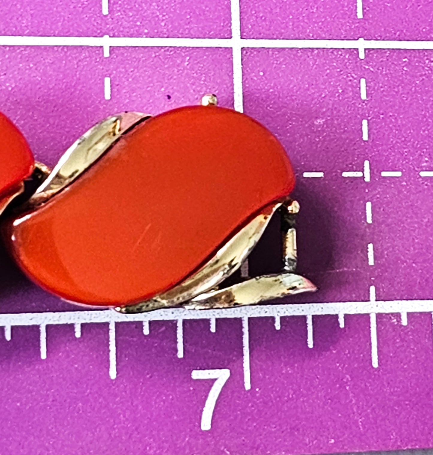 Lisner Thermoset gold toned vintage signed mid century bracelet