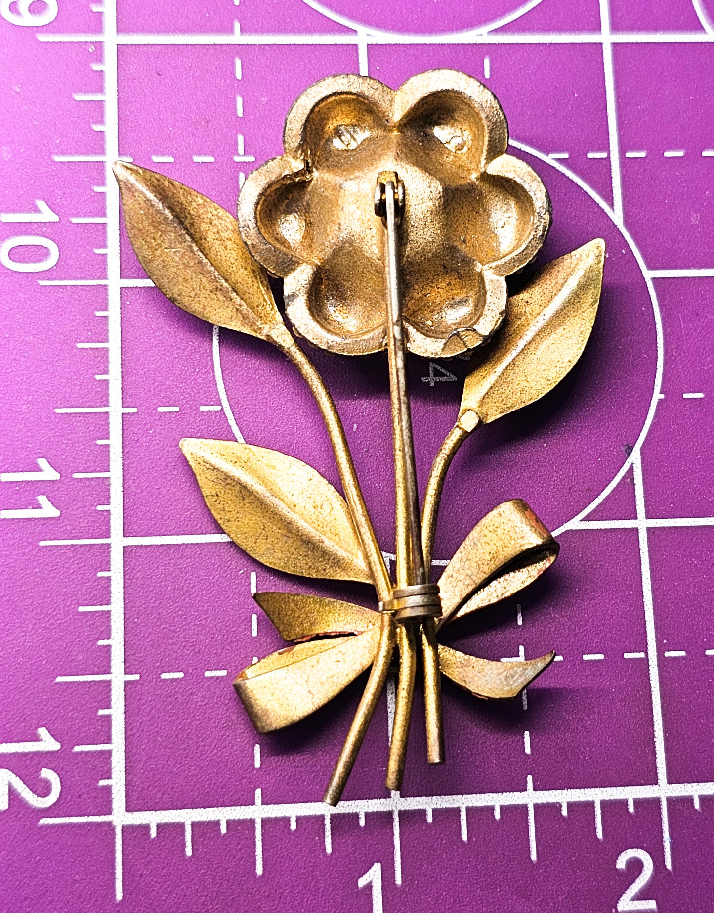 Coro Trembler Art Deco flower with ribbon vintage rhinestone brooch