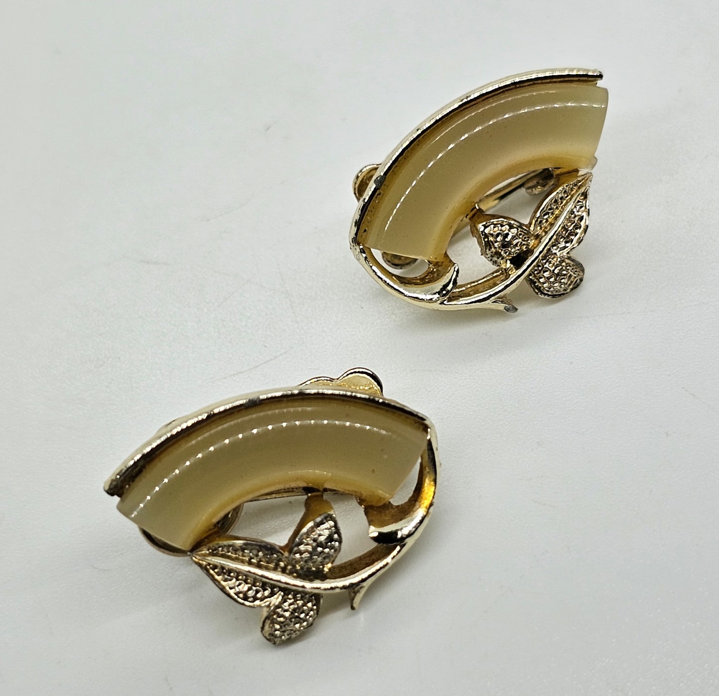 Yellow Lucite gold toned ivy leaf vintage mid century shoe clips accents