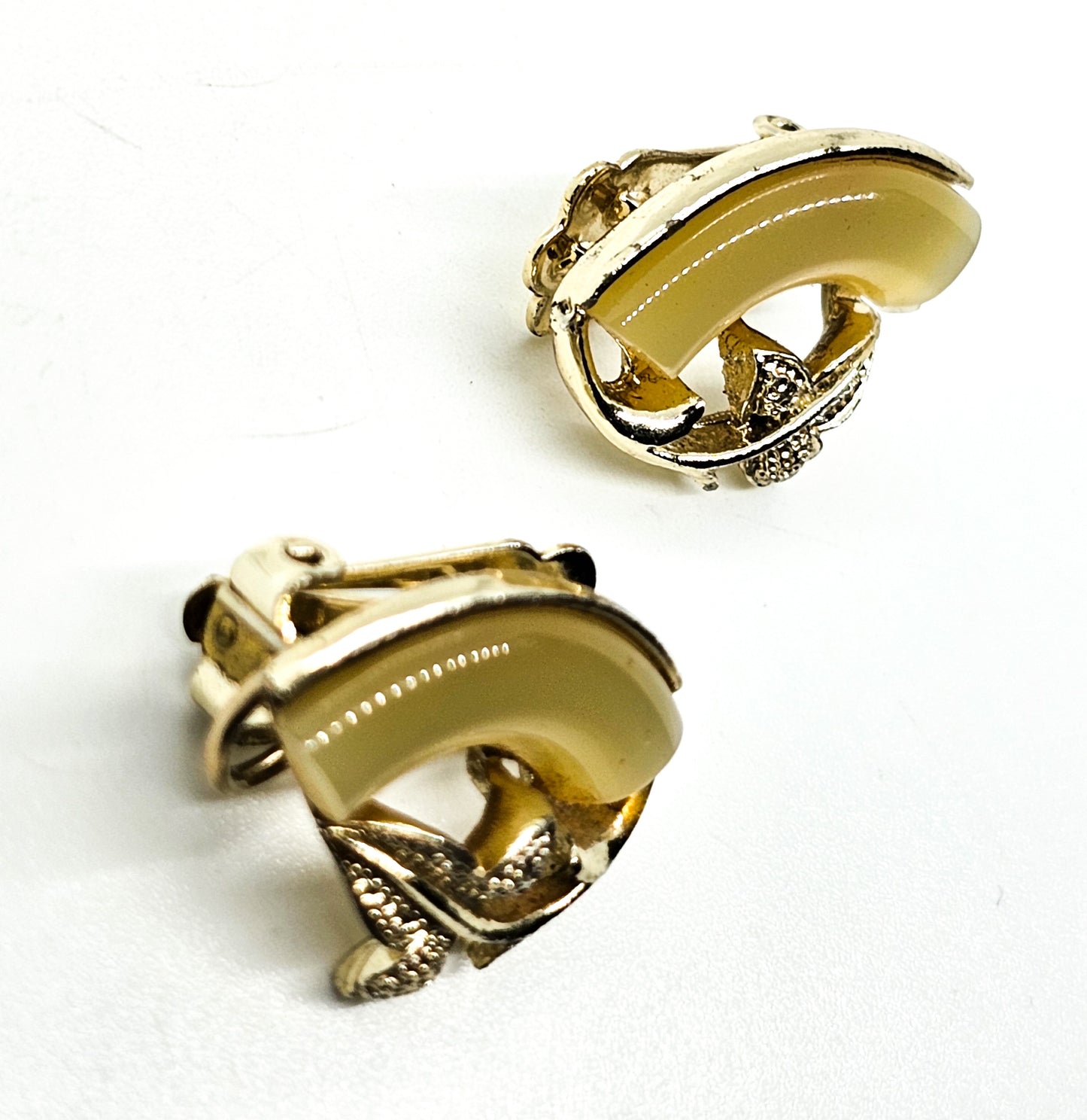 Yellow Lucite gold toned ivy leaf vintage mid century shoe clips accents