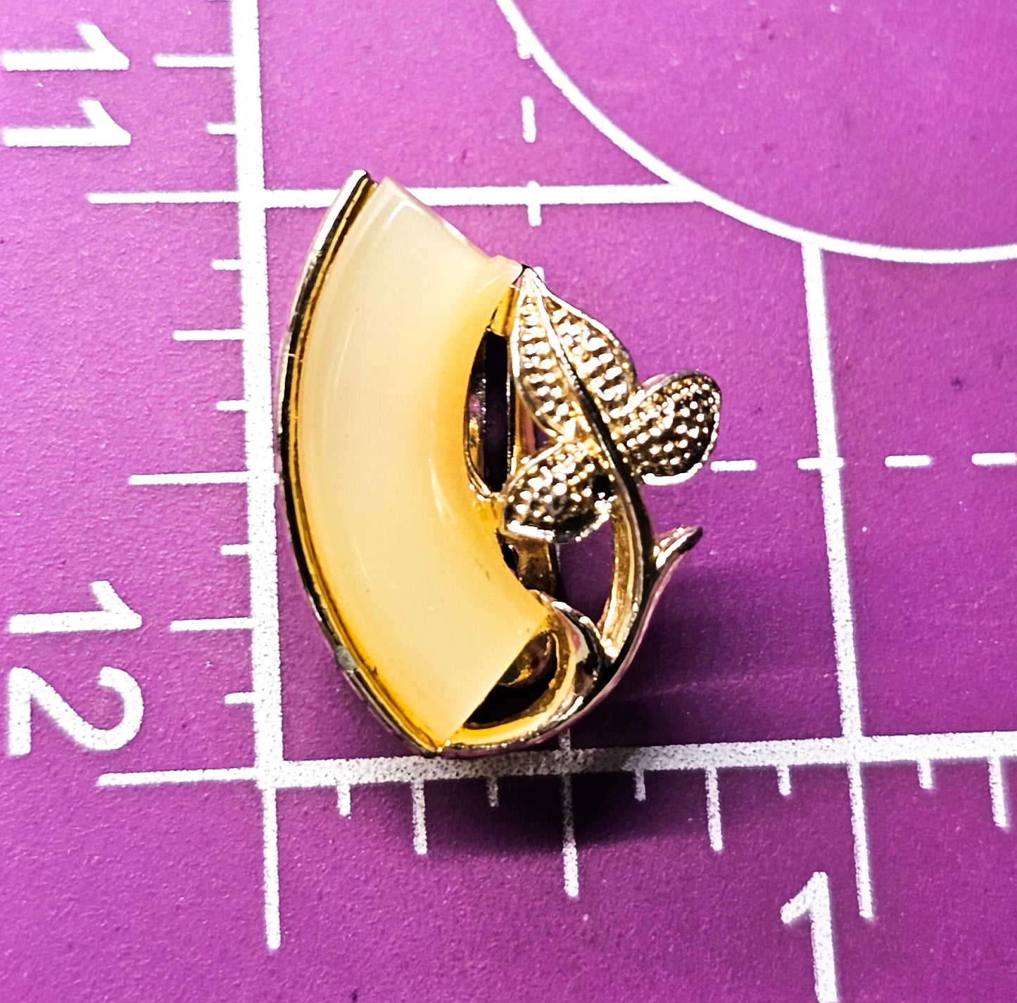 Yellow Lucite gold toned ivy leaf vintage mid century shoe clips accents