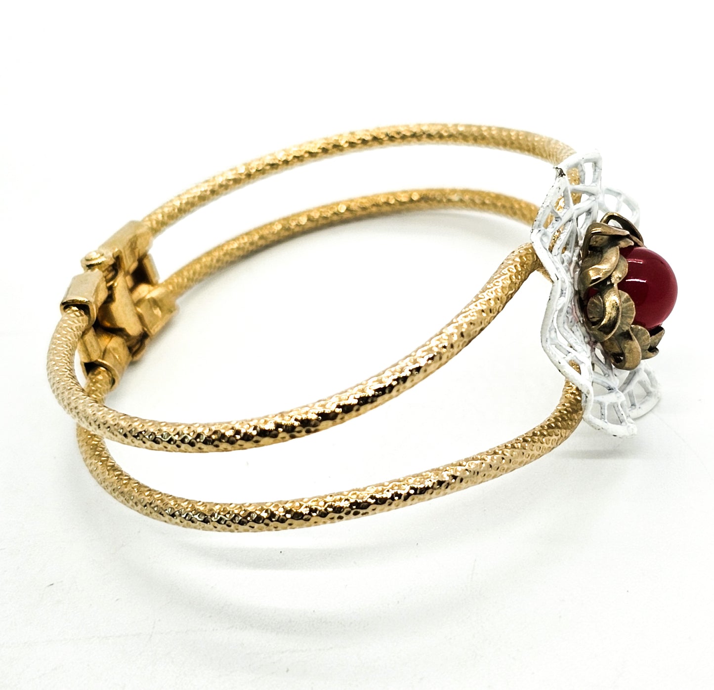 Open work Red and white flower vintage gold toned clamper bracelet