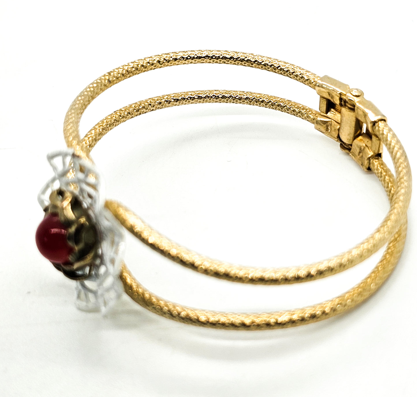 Open work Red and white flower vintage gold toned clamper bracelet