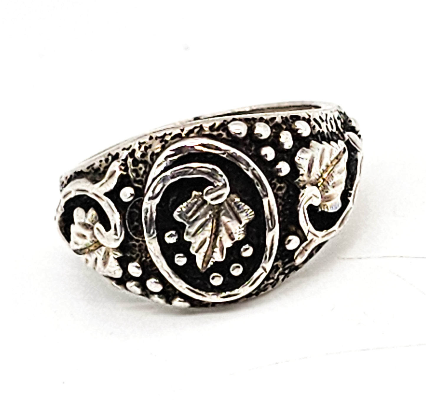 Wheeler Manufacturing grape leaf sterling silver vintage ring band size 9