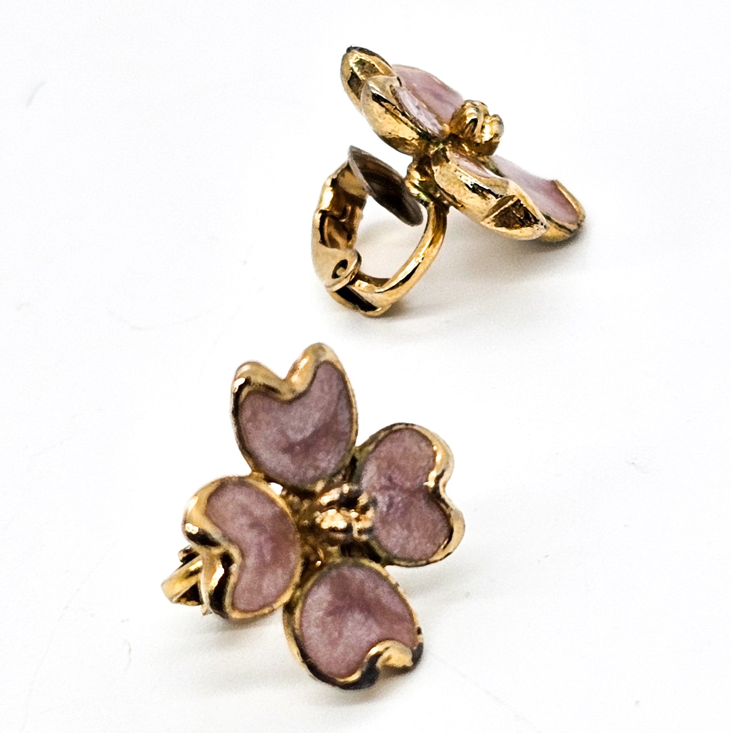 Light purple shimmer gold toned vintage flower clip on earrings