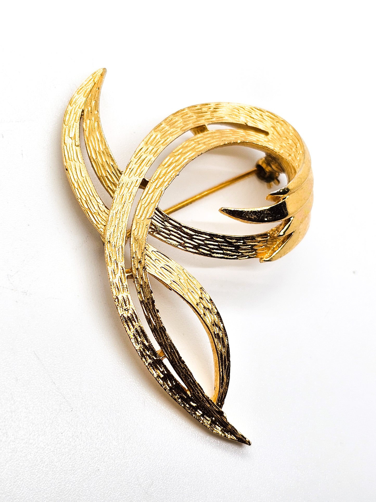 Crown Trifari vintage etched scroll swirl gold toned vintage signed brooch