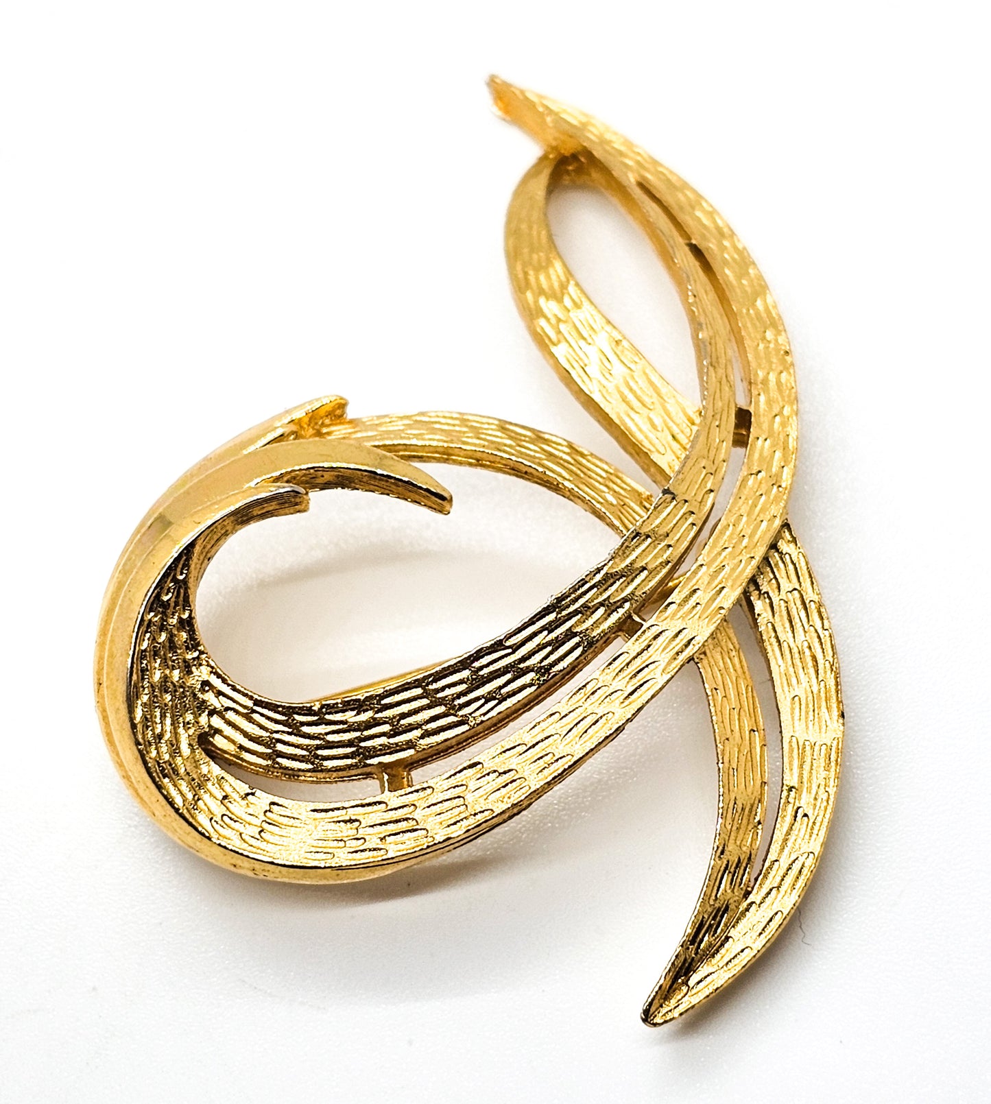 Crown Trifari vintage etched scroll swirl gold toned vintage signed brooch