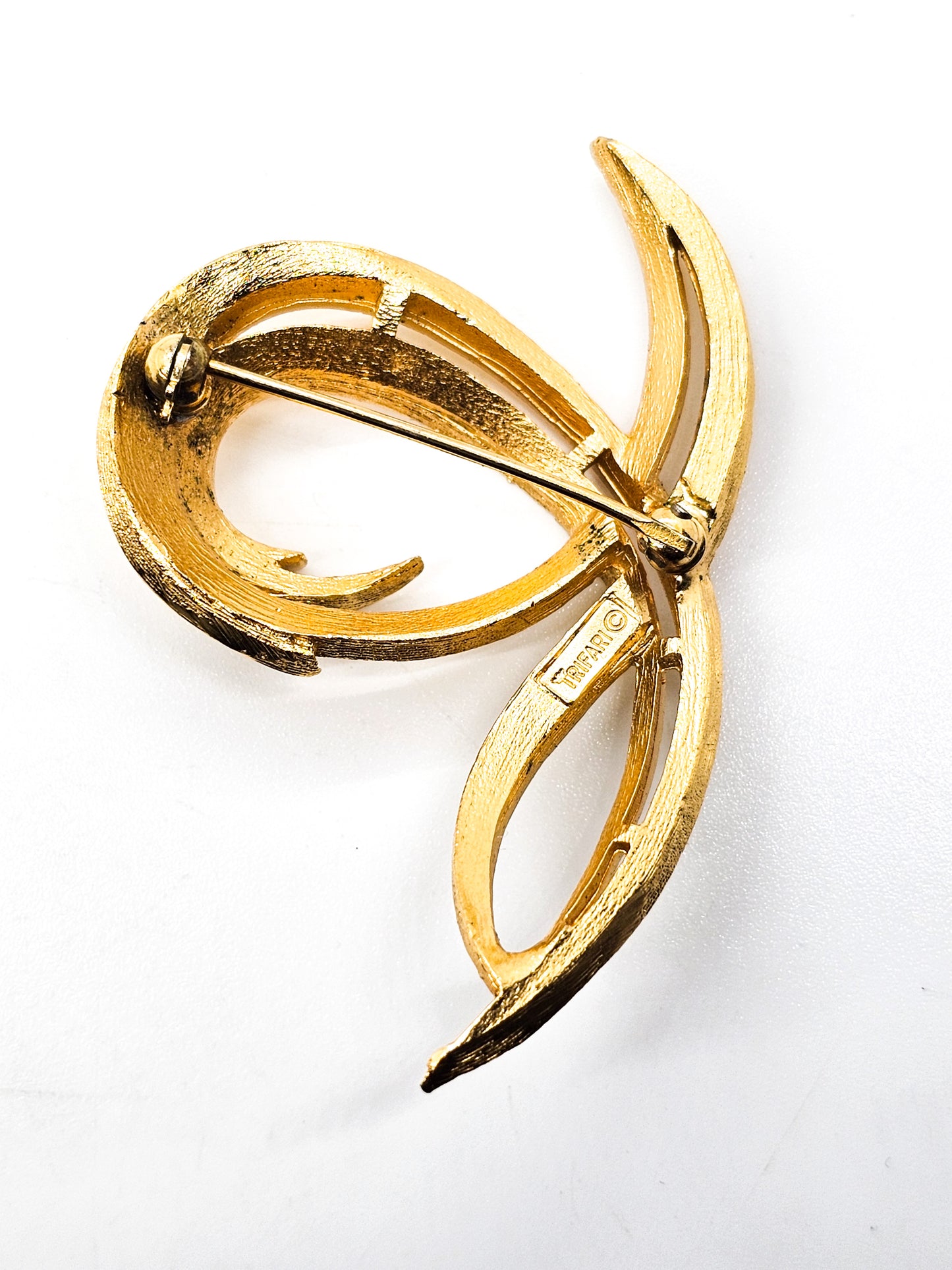 Crown Trifari vintage etched scroll swirl gold toned vintage signed brooch