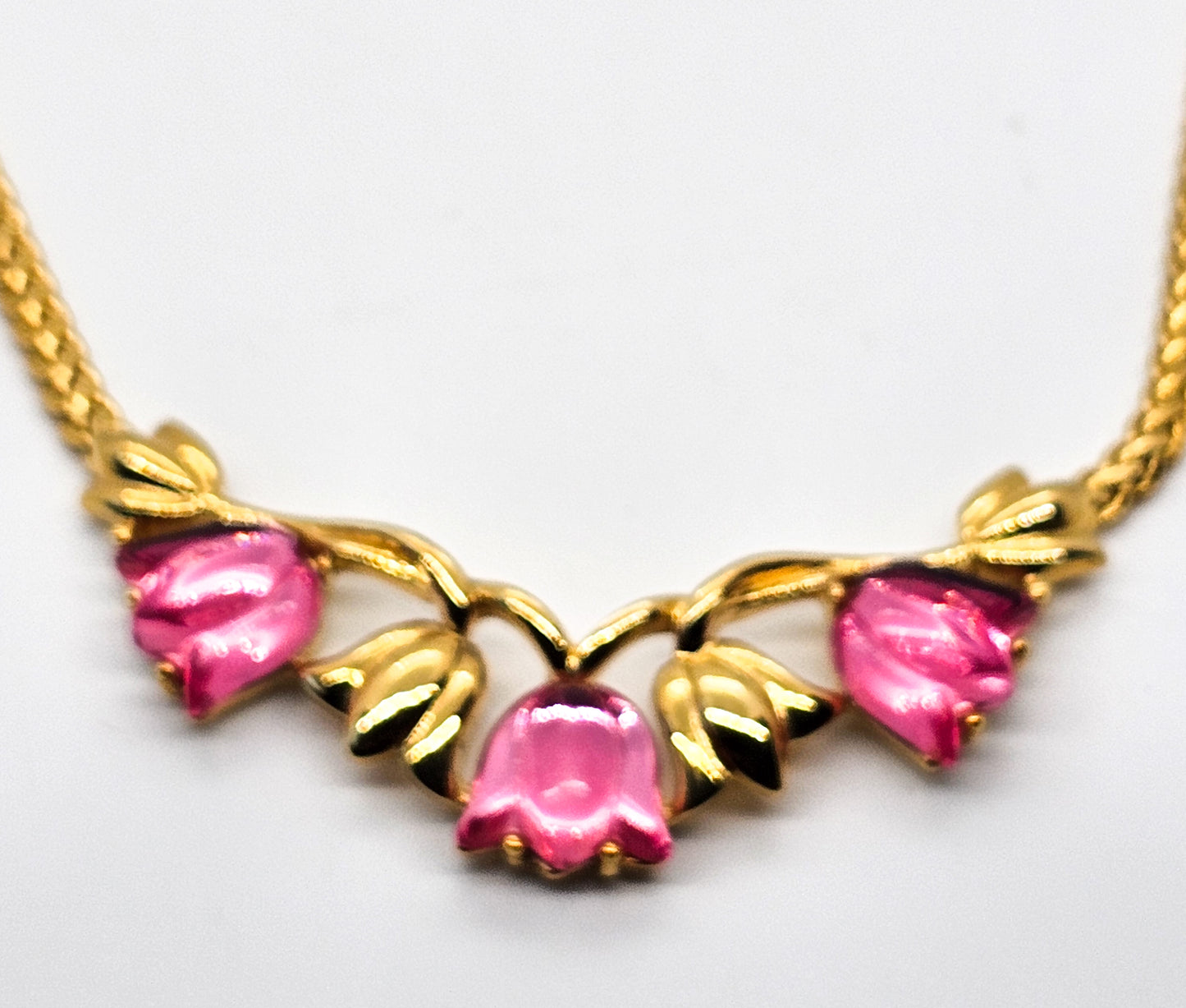 Trifari gold toned pink lucite tulip flower signed vintage gold toned necklace