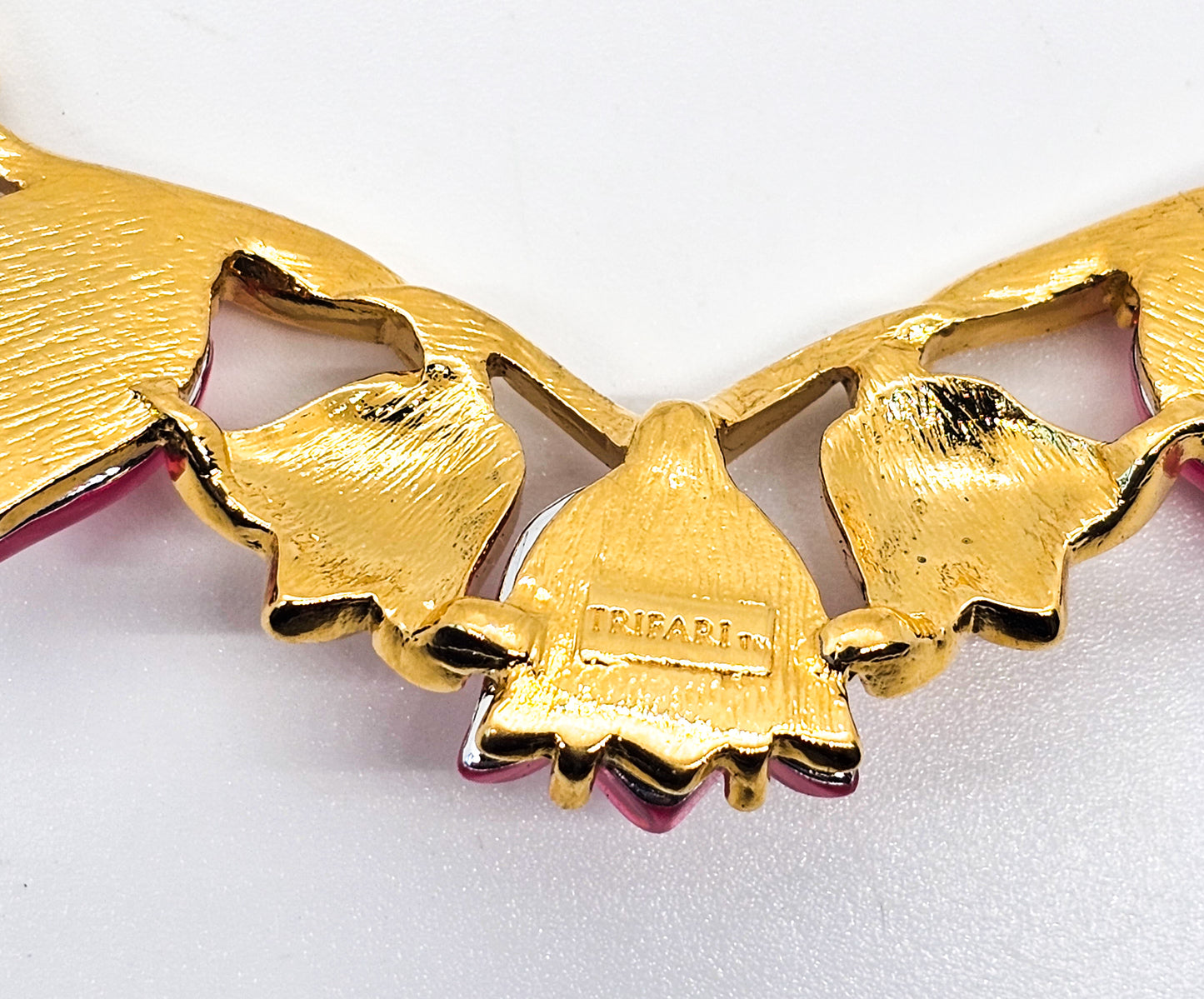Trifari gold toned pink lucite tulip flower signed vintage gold toned necklace