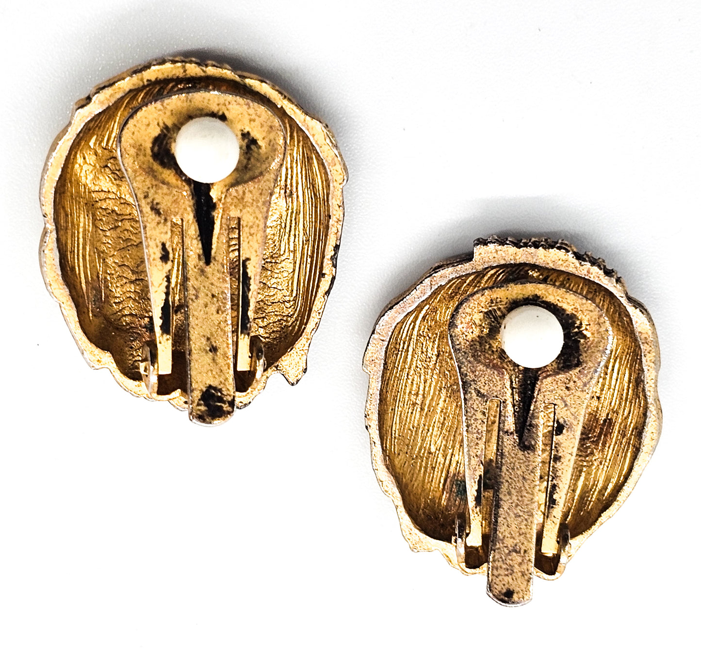 Lion head gold toned vintage figural zoo African animal vintage clip on earrings