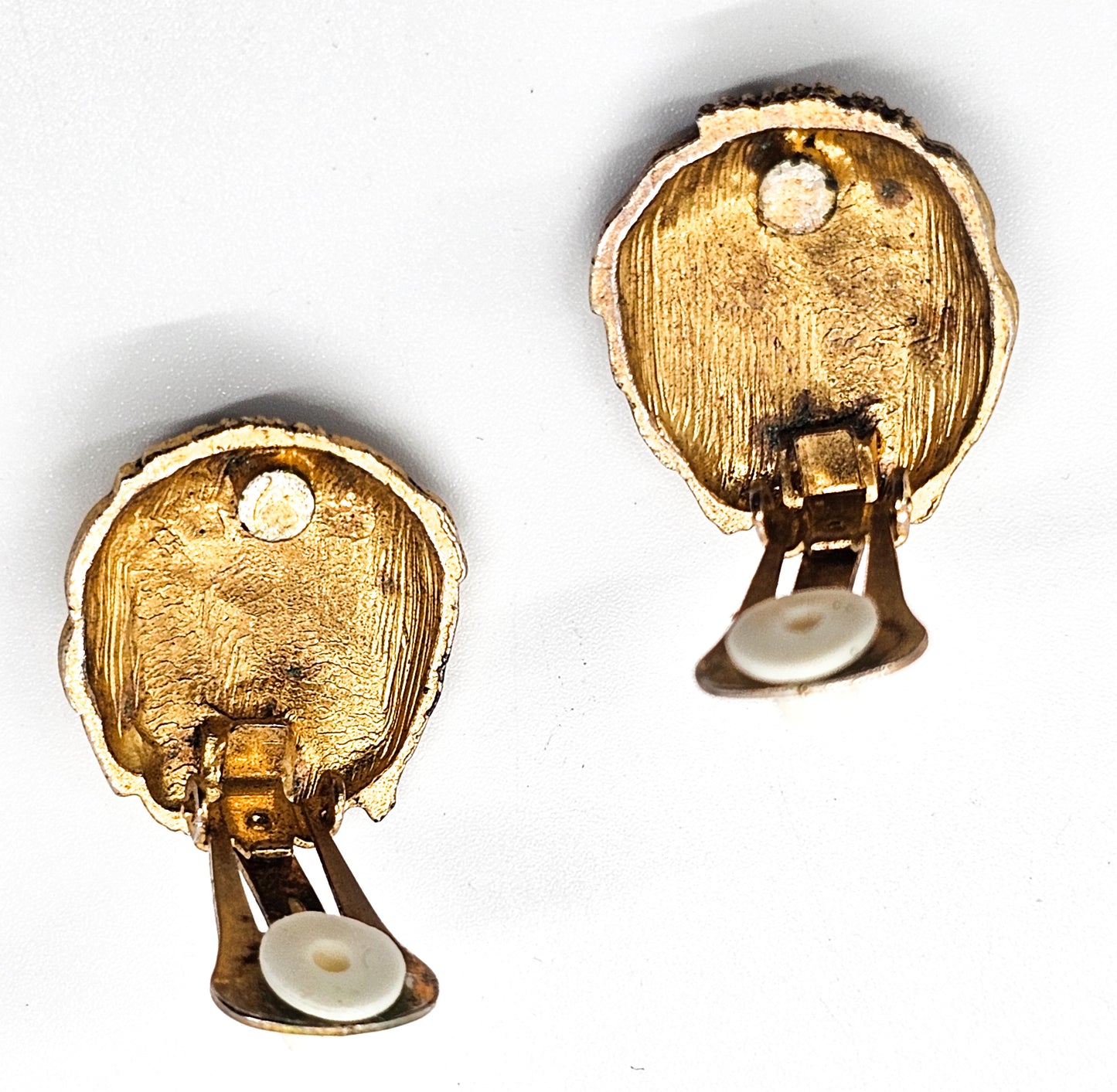 Lion head gold toned vintage figural zoo African animal vintage clip on earrings