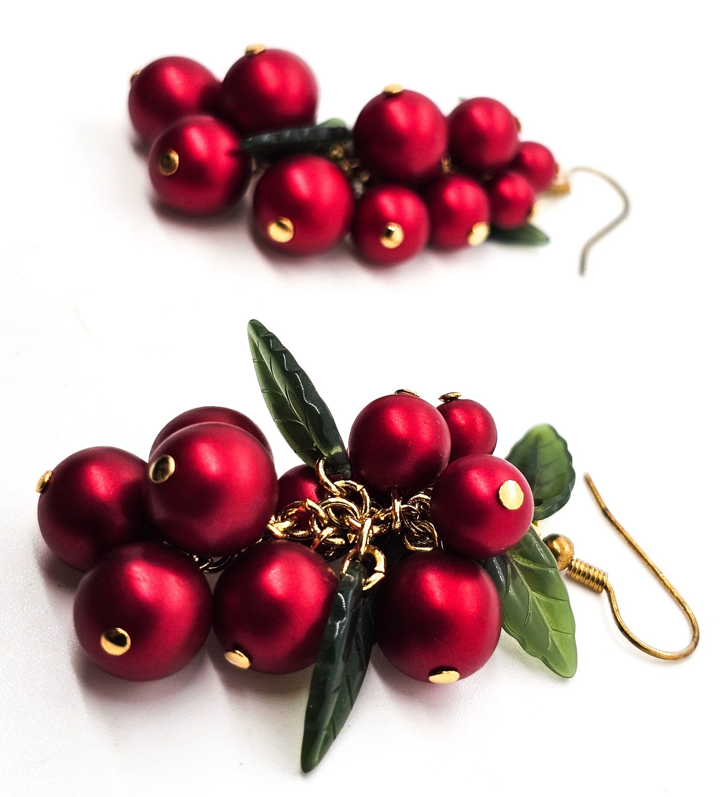 Red Holly Berry red beaded green Lucite leaves drop festive holiday vintage earrings