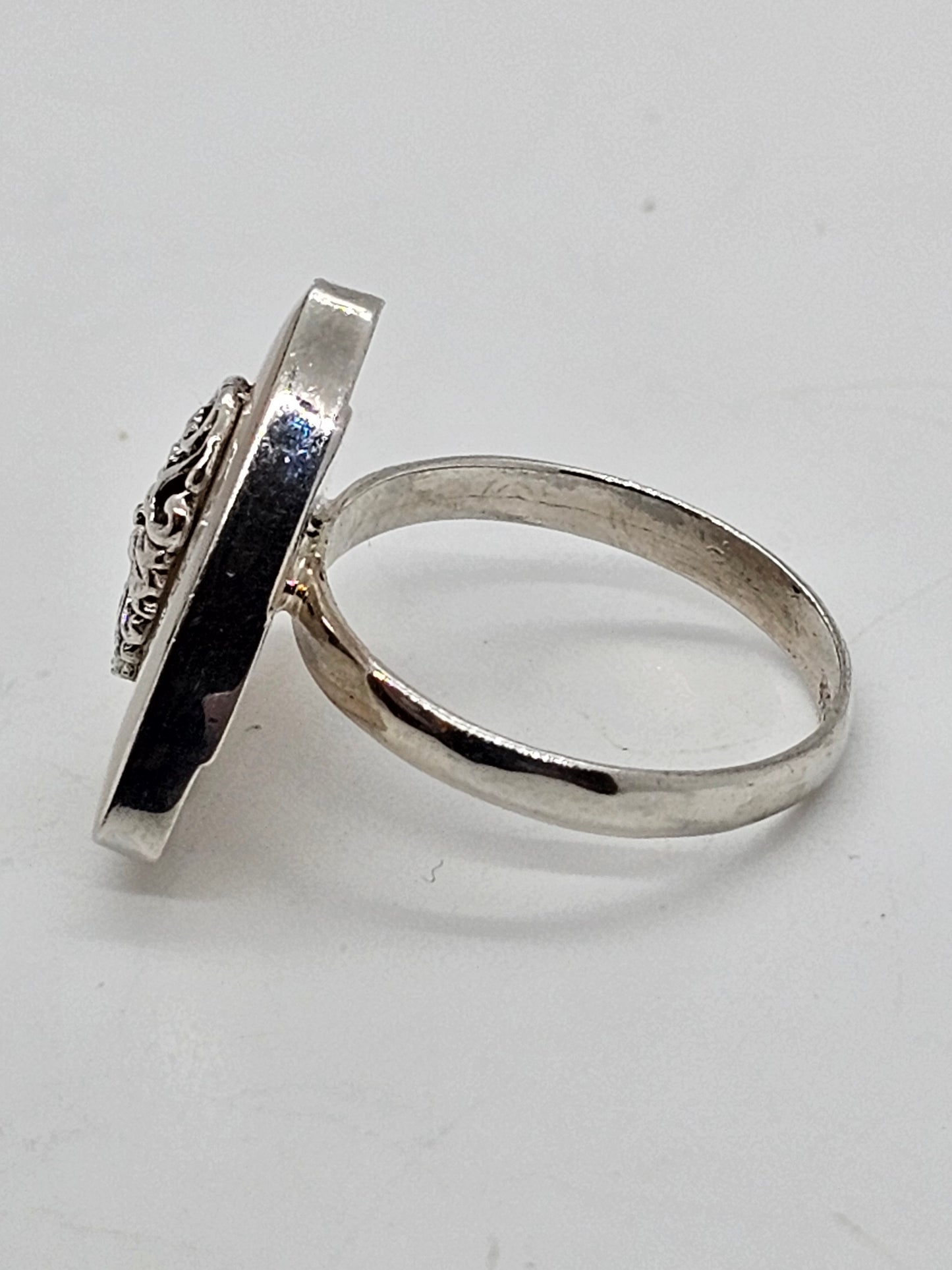 Mother of Pearl Trillium shaped floral tribal sterling silver statement ring size 7.5