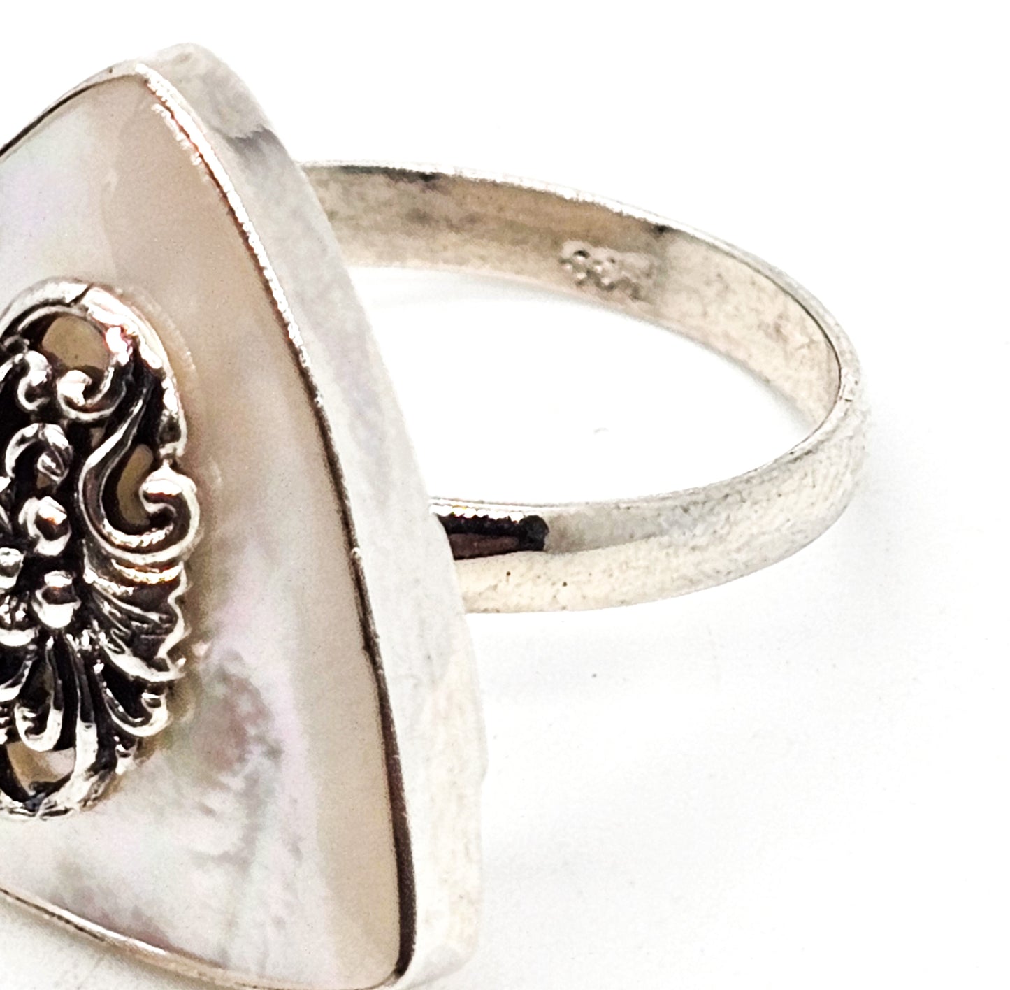 Mother of Pearl Trillium shaped floral tribal sterling silver statement ring size 7.5