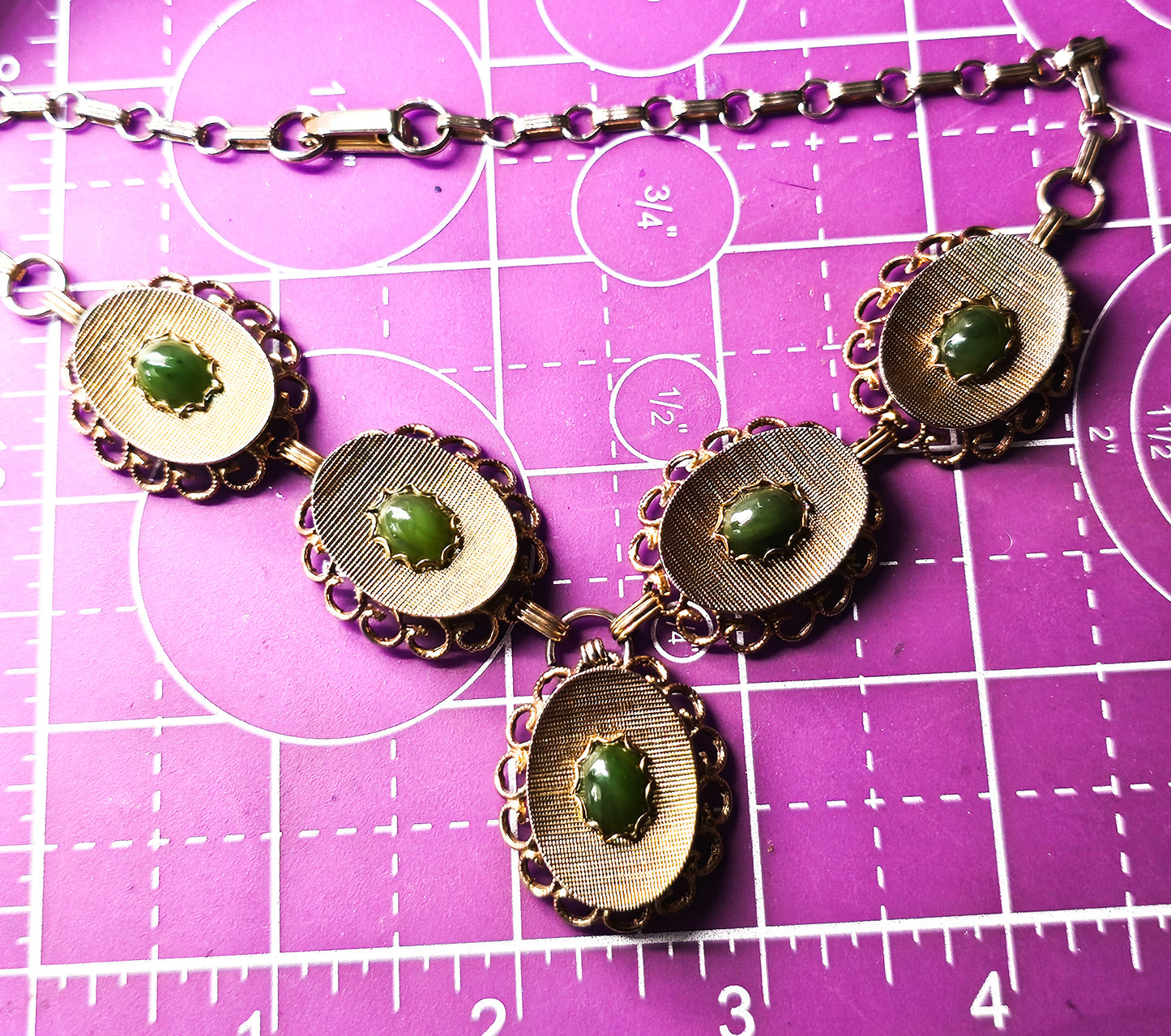 Nephrite Jade gold toned vintage mid century scalloped Y necklace