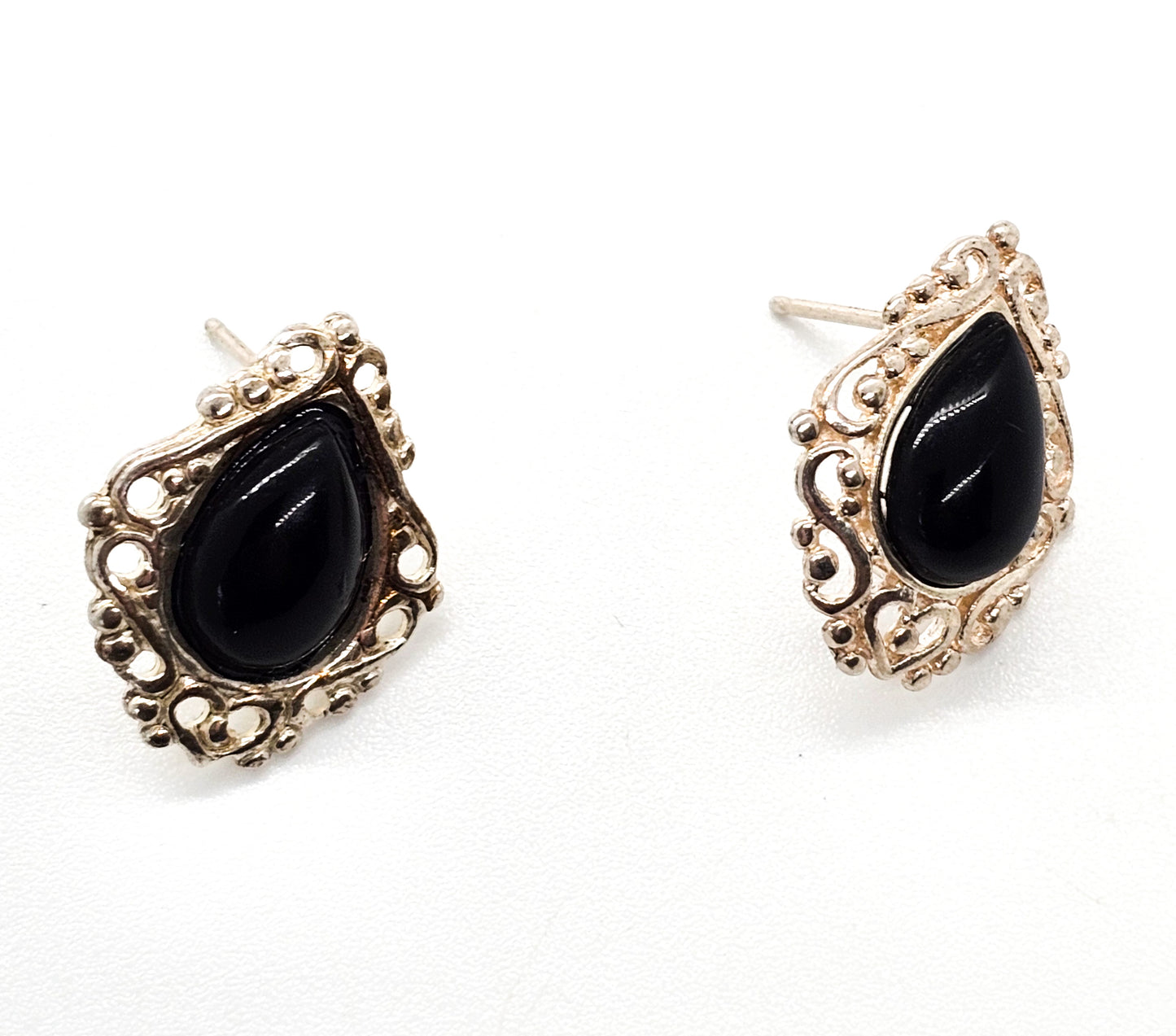 Black onyx open work heart filigree rhodium plated sterling silver vintage stud earrings