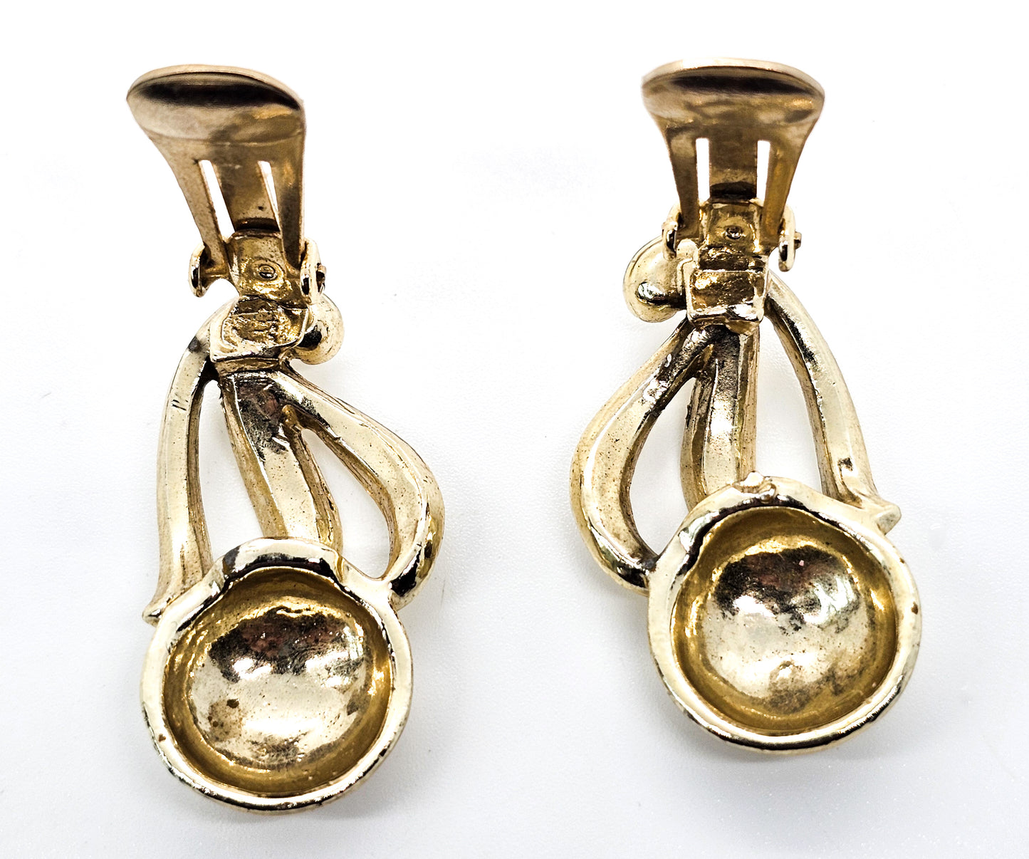 Volupte gold toned modernist gold toned vintage signed clip on earrings