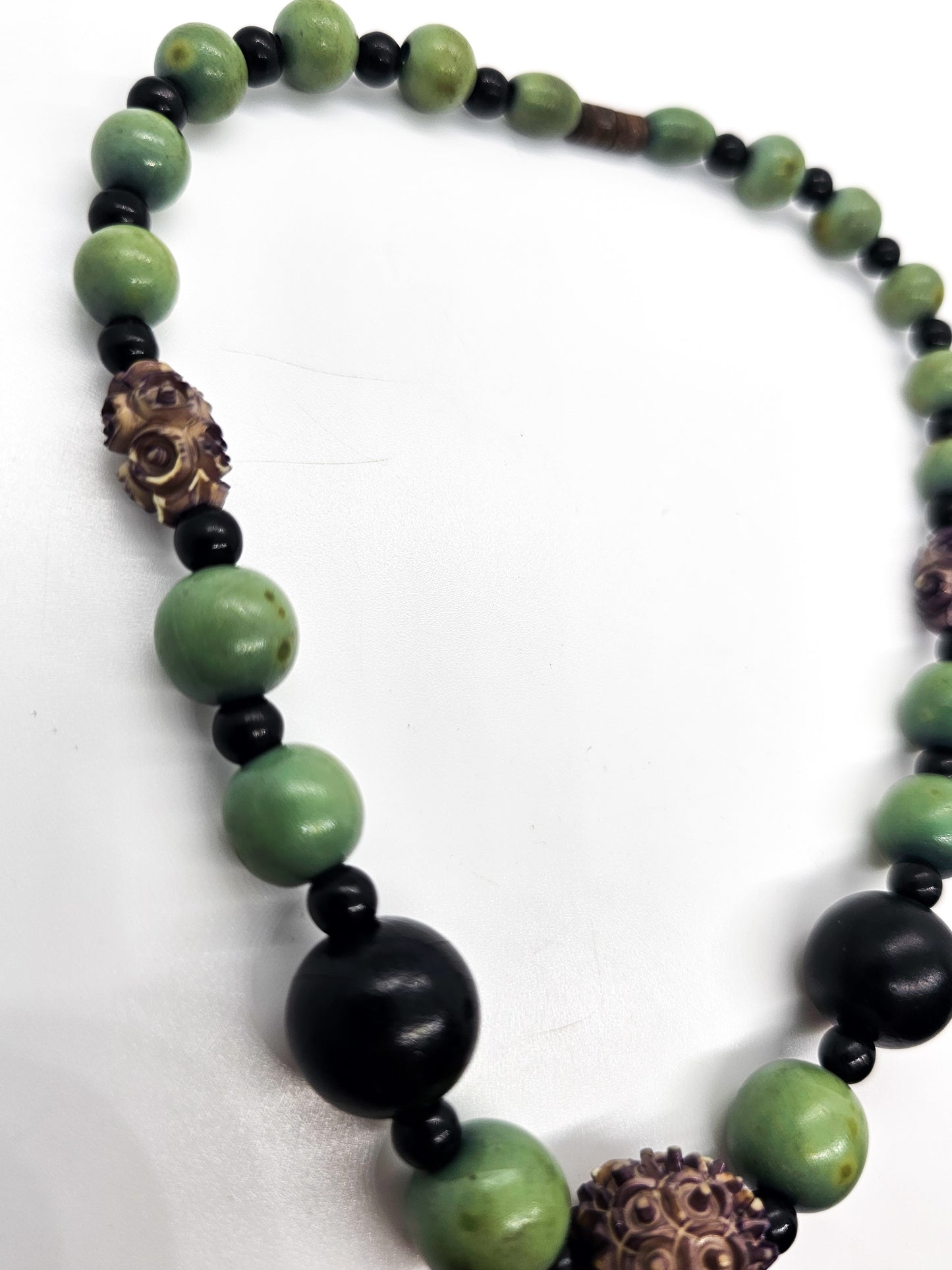Carved galalith beads Art Deco green and black beaded vintage choker necklace