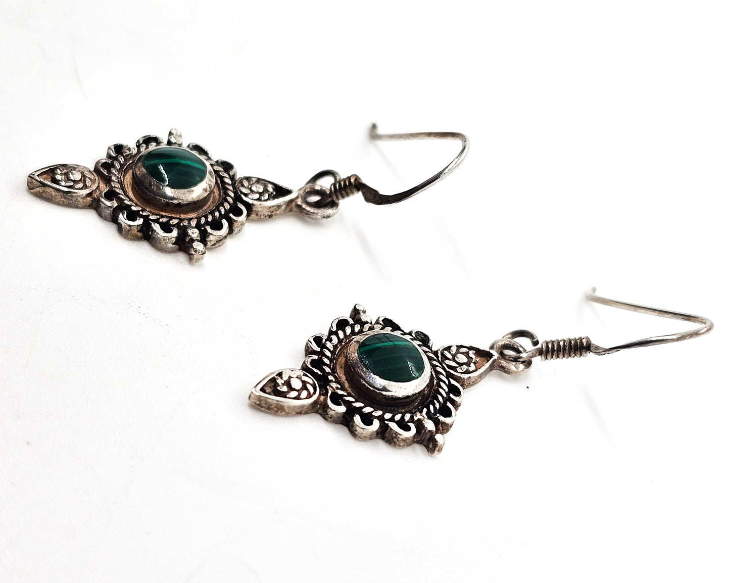 Malachite Southwestern tribal drop vintage sterling silver green gemstone earrings
