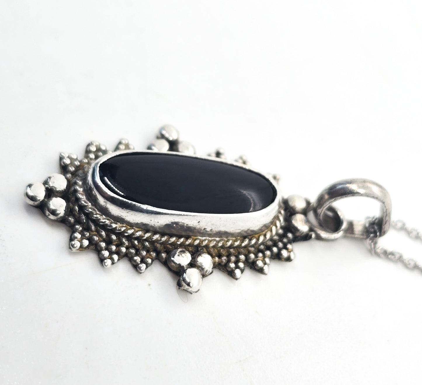Black onyx vintage sterling silver bali decorated pendant necklace
