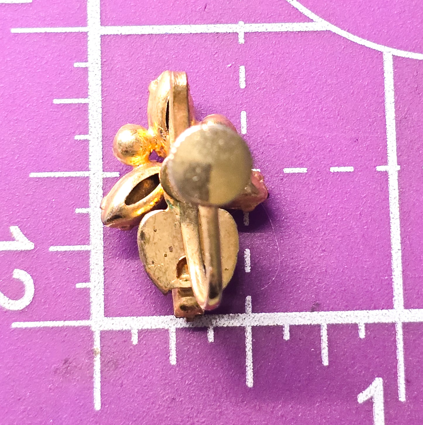 Green and gold Rhinestone flower vintage gold toned screw back earrings