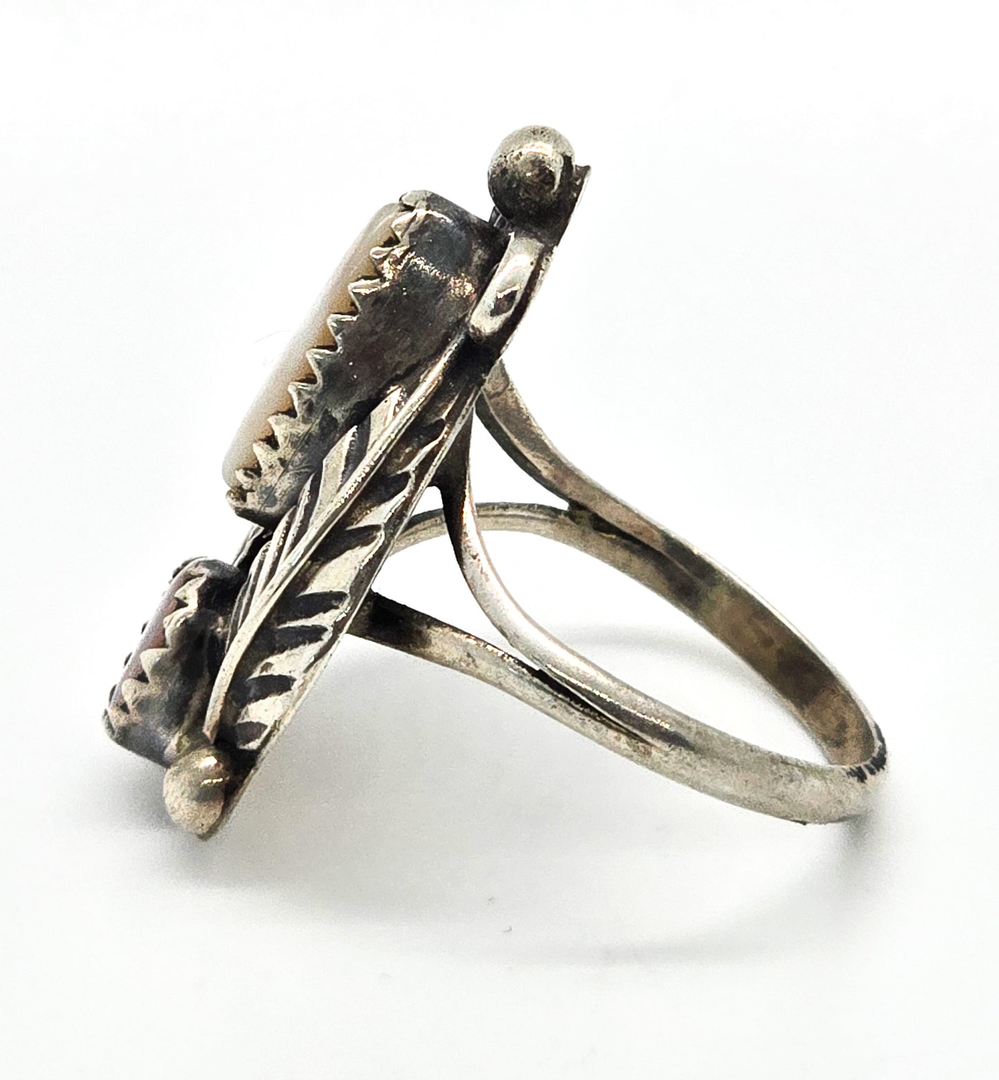 Mother of Pearl Navajo Native American feather vintage sterling silver ring size 6