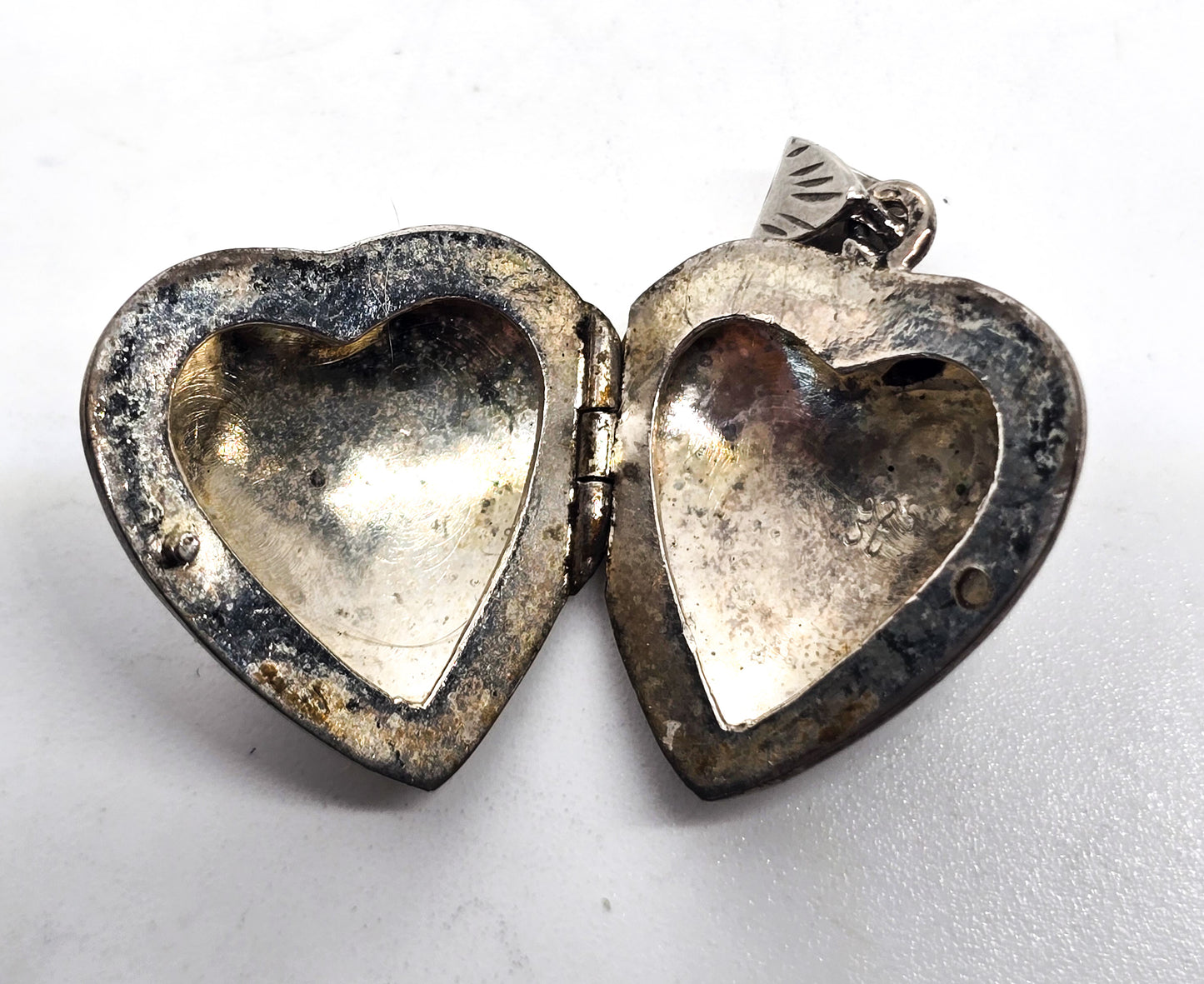 Etched Heart vintage locket sterling silver retro 1980's SD signed pendant