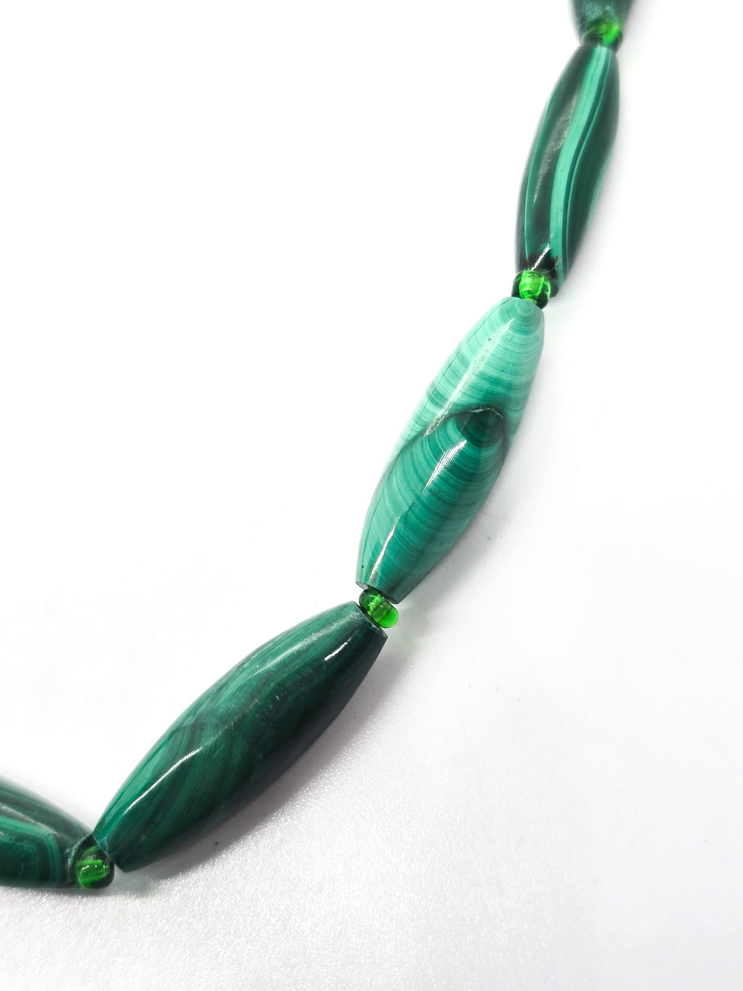 Malachite oblong elongated beaded 12k golf filled vintage gemstone necklace