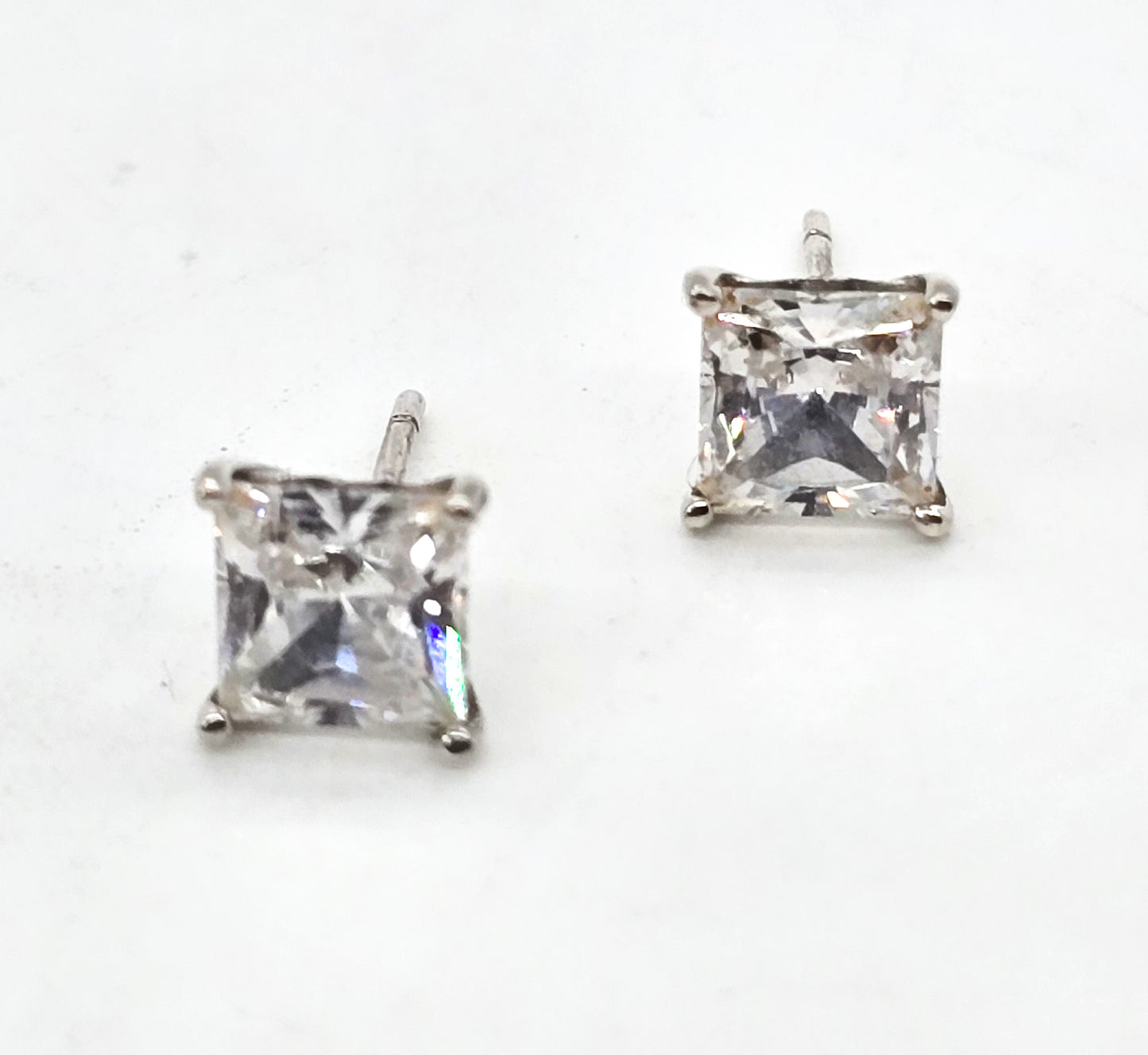 Princess cut 1.25ct CZ cubic zirconia CZ sterling silver 925 stud earrings ILU