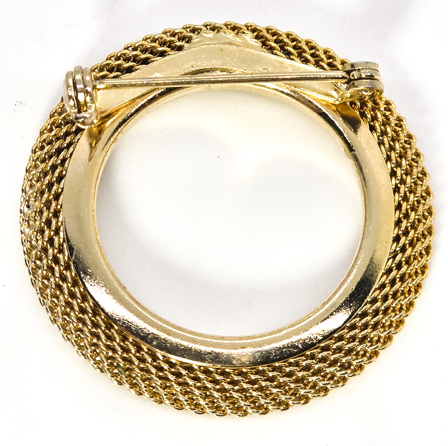 Retro gold mesh infinity circle gold toned 1980's brooch