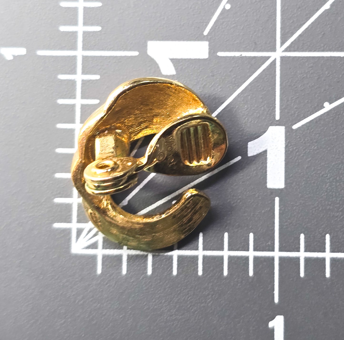 Monet gold toned vintage swirl 1980's retro clip on earrings