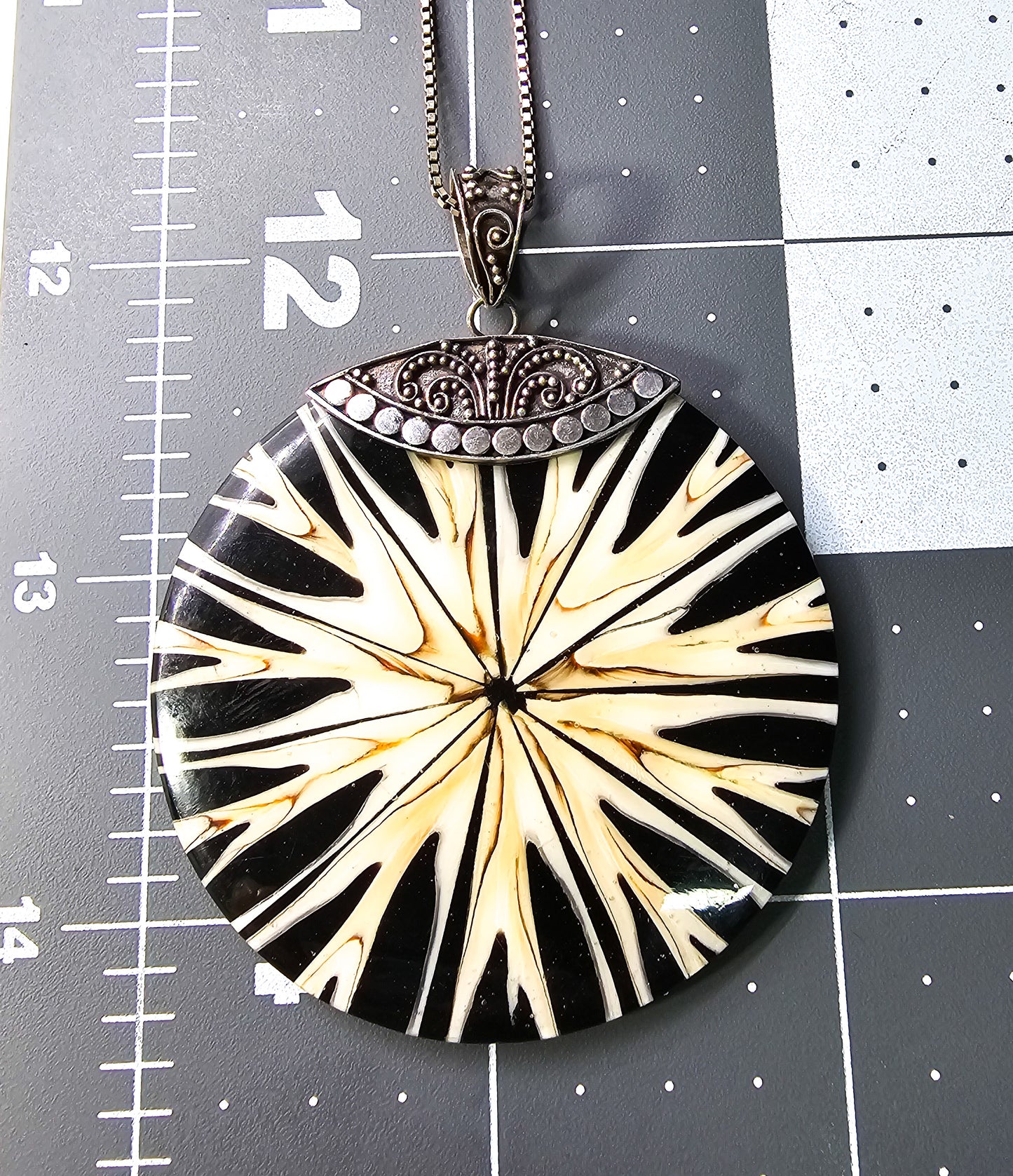 Meran Indonesia Shell Black Starburst Balinese sterling silver pendant necklace