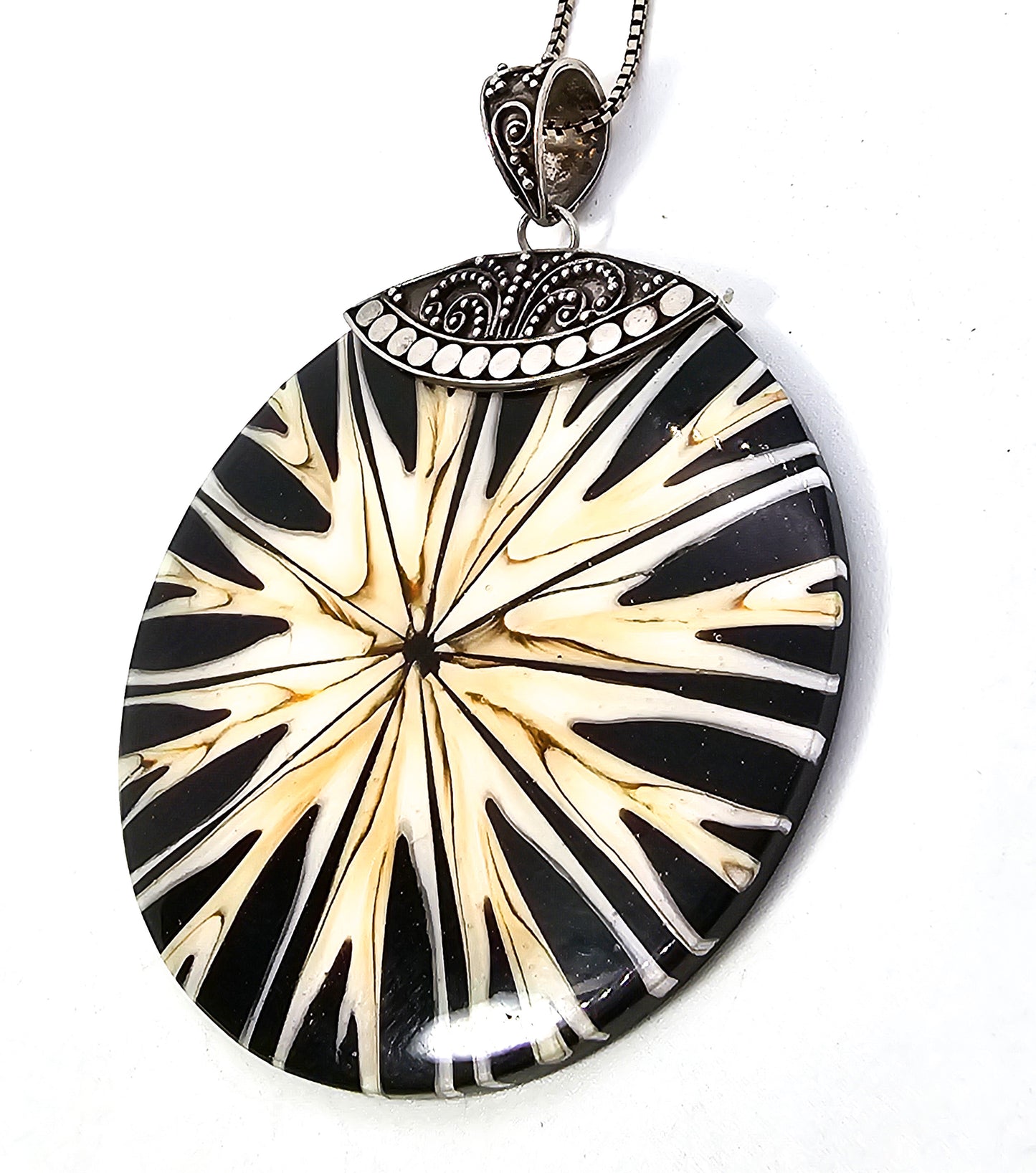 Meran Indonesia Shell Black Starburst Balinese sterling silver pendant necklace