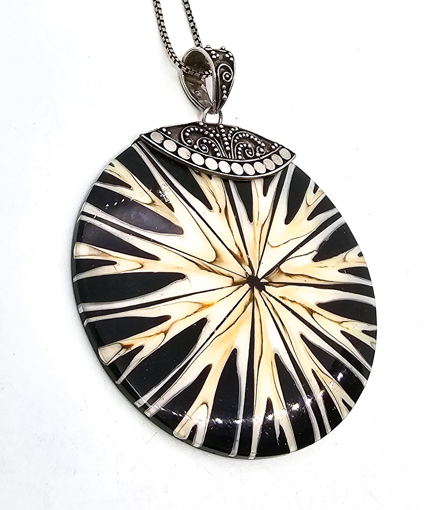 Meran Indonesia Shell Black Starburst Balinese sterling silver pendant necklace