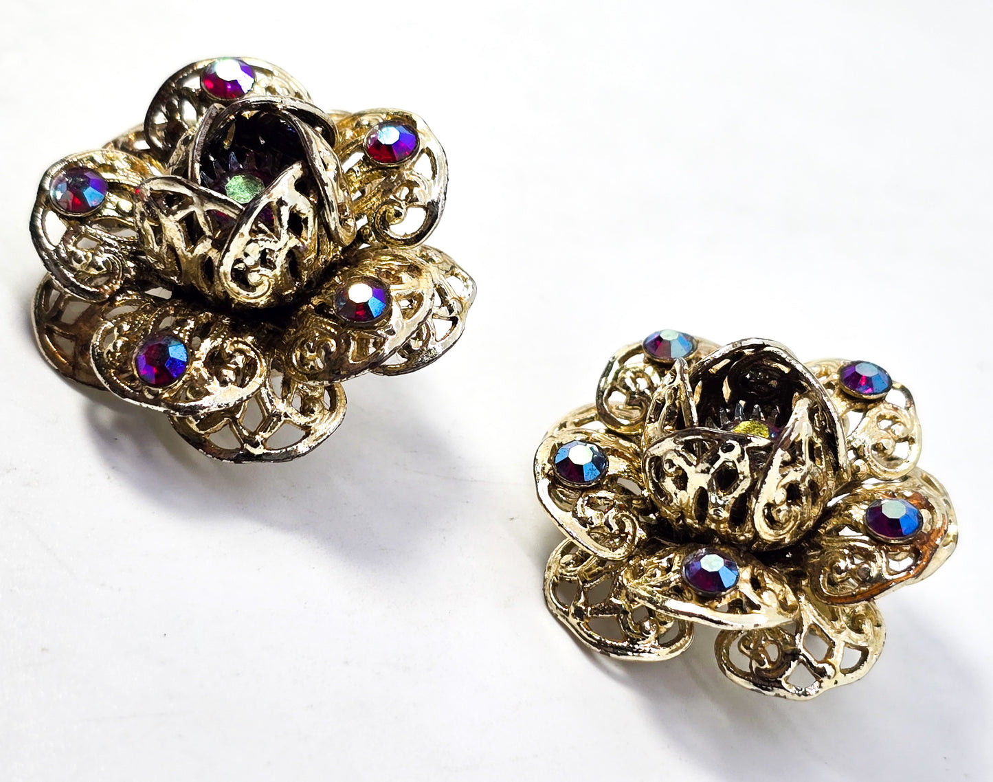 Sarah Coventry red Aurora Borealis rainbow gold toned filigree flower clip on earrings