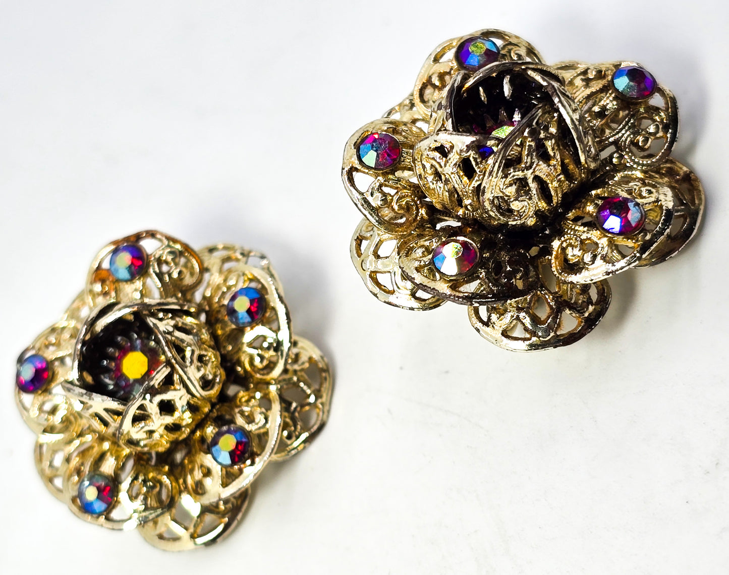 Sarah Coventry red Aurora Borealis rainbow gold toned filigree flower clip on earrings