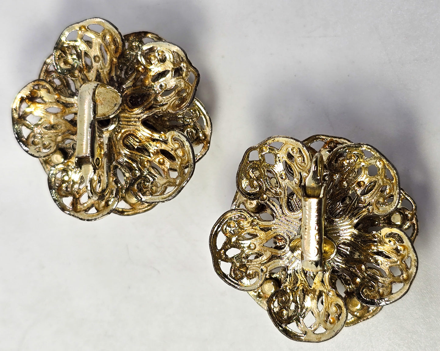 Sarah Coventry red Aurora Borealis rainbow gold toned filigree flower clip on earrings