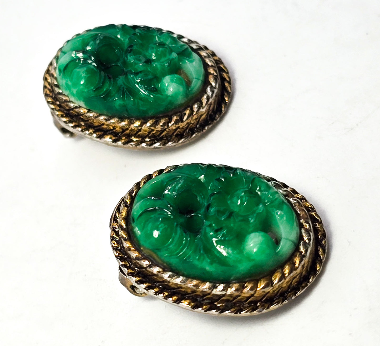 Pierced Jade glass lotus flower vintage retro gold toned mid century clip on earrings
