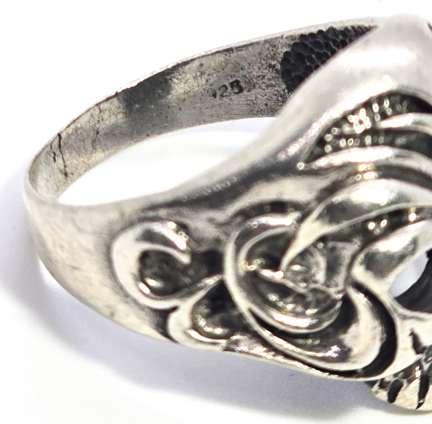 Tribal skull retro biker thick sterling silver skull with open eyes men's ring size 11