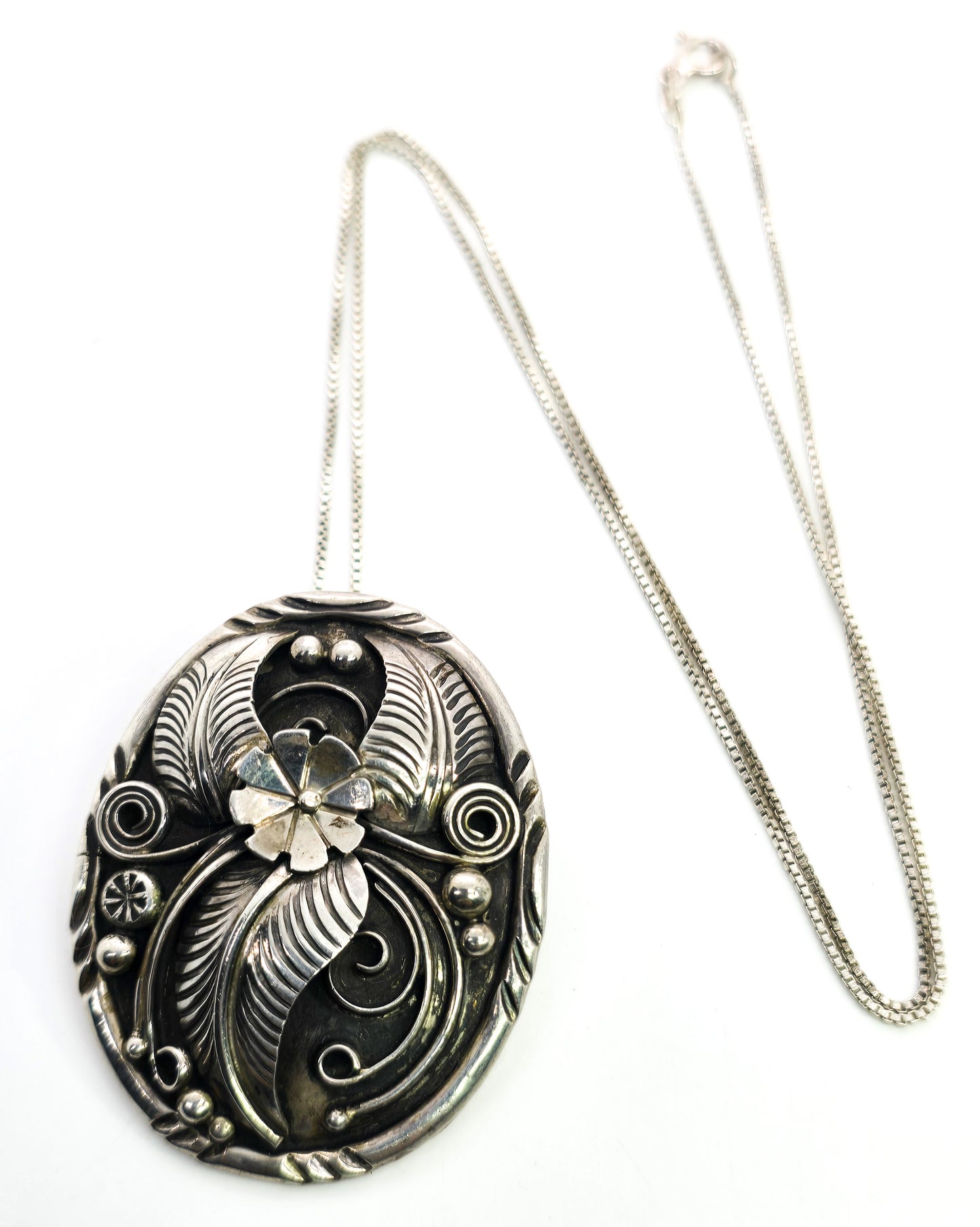 Many Goats Navajo VHC Native American vintage sterling silver artisan pendant necklace