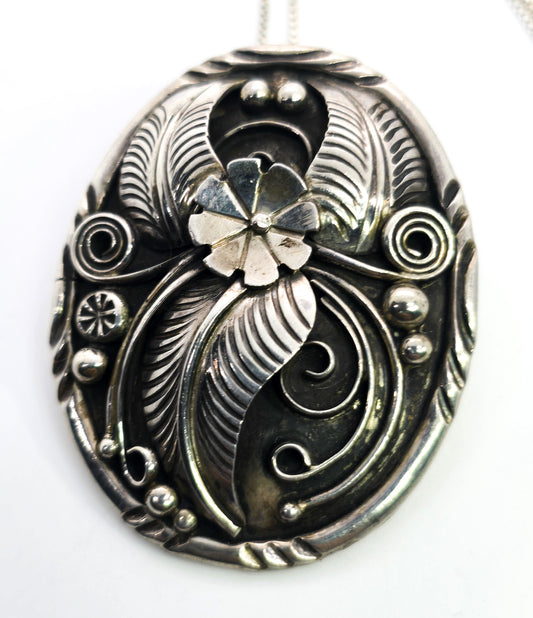 Many Goats Navajo VHC Native American vintage sterling silver artisan pendant necklace