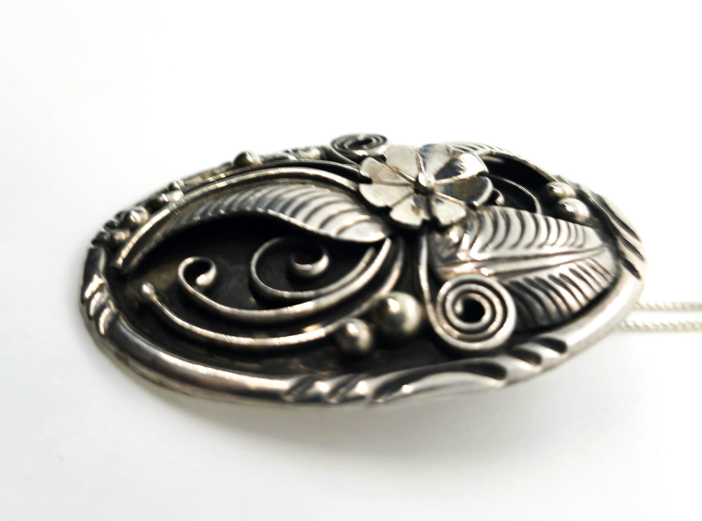 Many Goats Navajo VHC Native American vintage sterling silver artisan pendant necklace