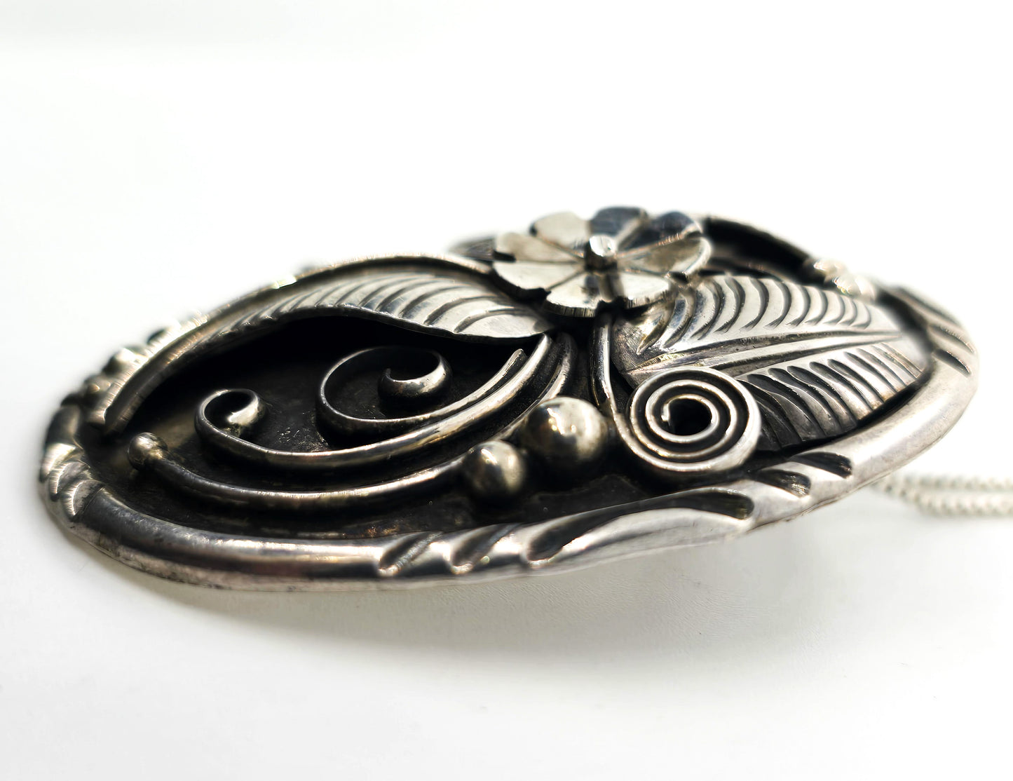 Many Goats Navajo VHC Native American vintage sterling silver artisan pendant necklace