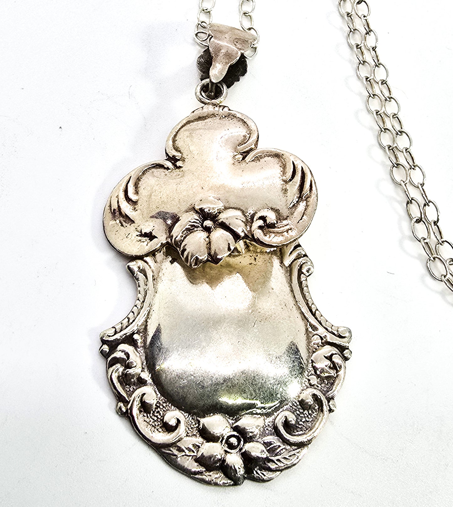 Art nouveau style floral articulated vintage sterling silver pendant necklace