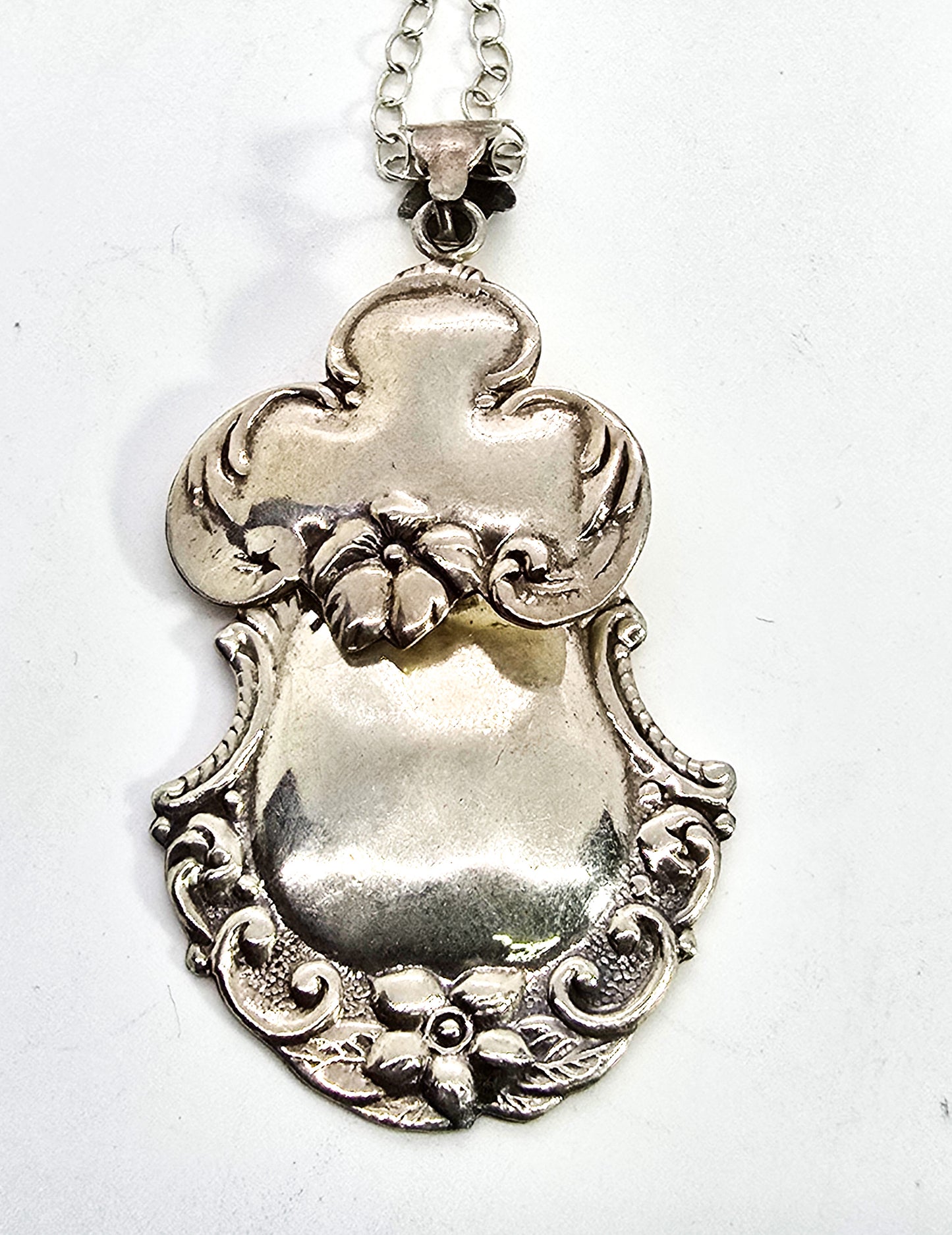 Art nouveau style floral articulated vintage sterling silver pendant necklace