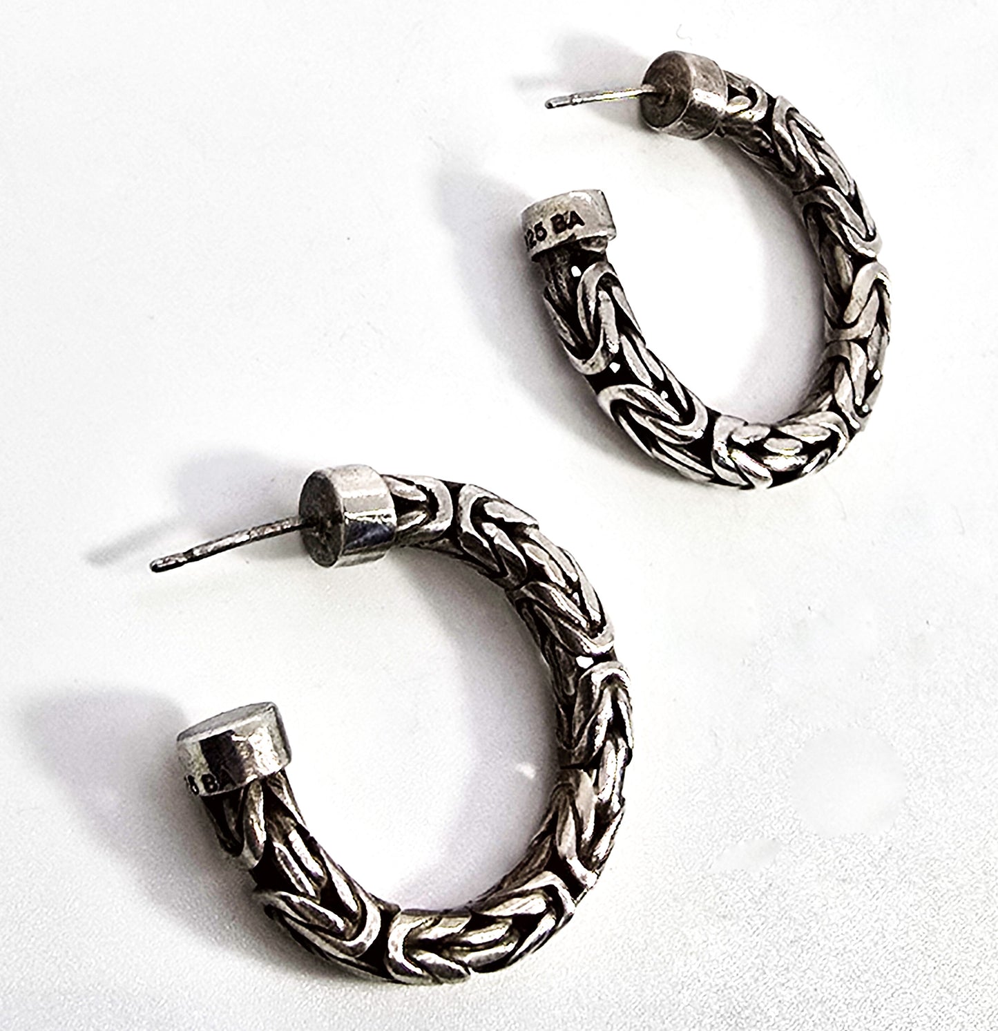 Suarti BA Byzantine chain sterling silver thick post signed hoop earrings
