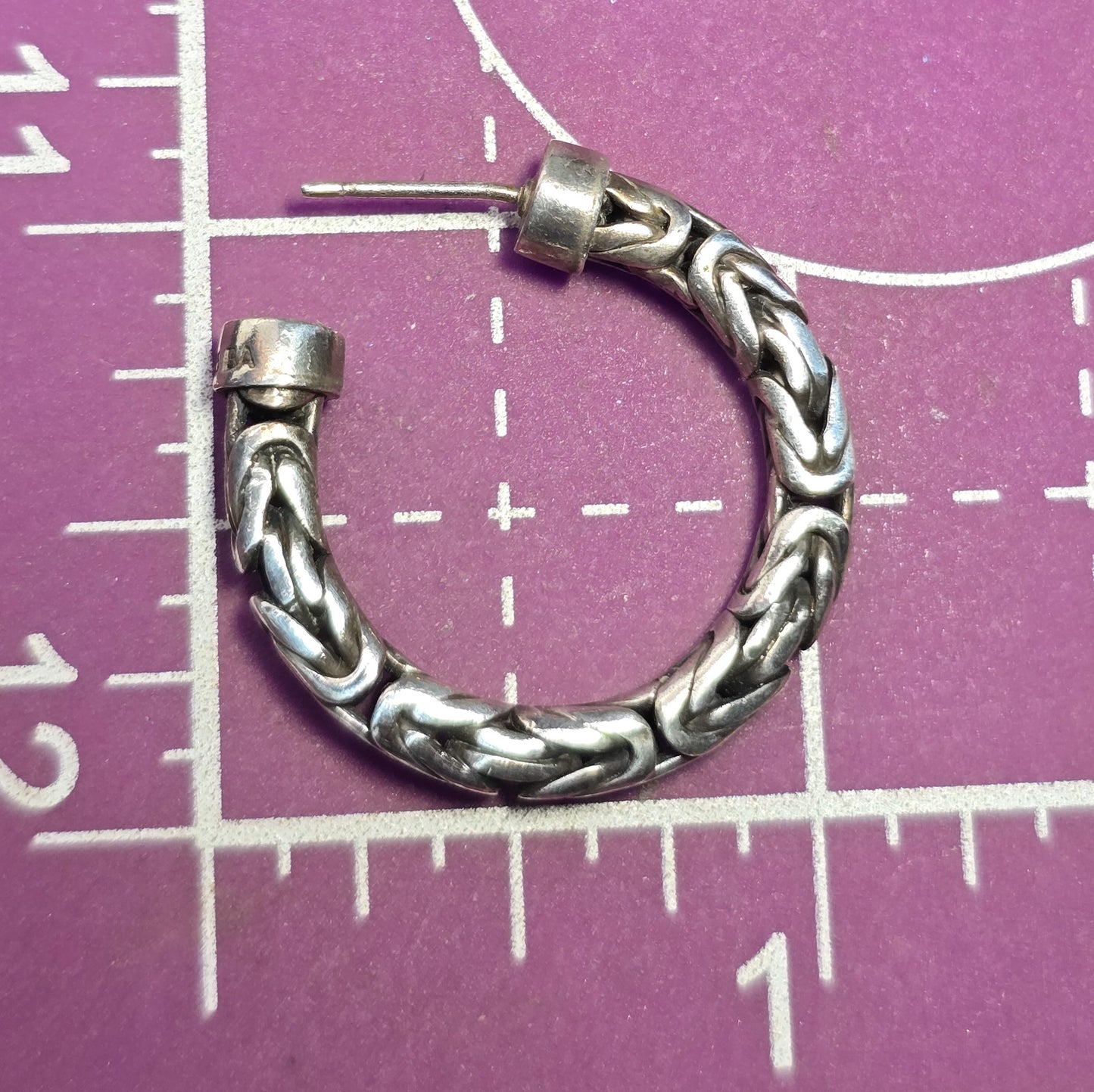 Suarti BA Byzantine chain sterling silver thick post signed hoop earrings