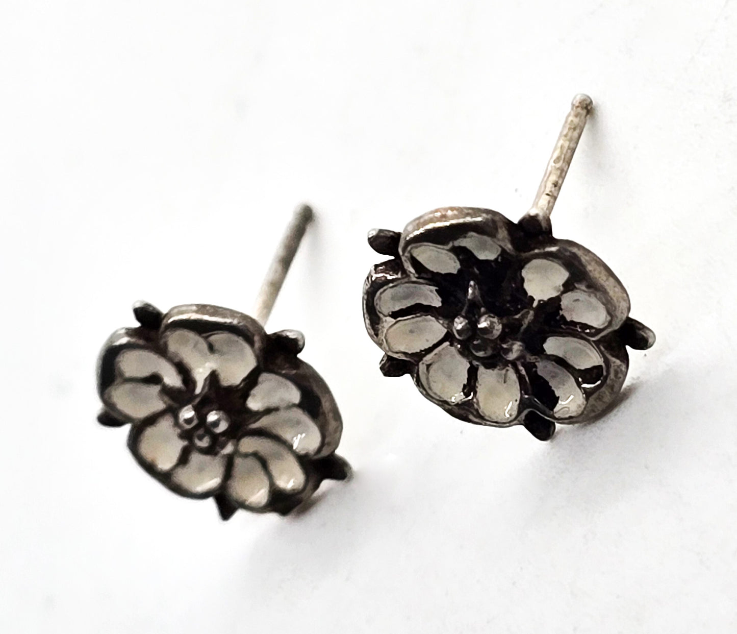 Retro Yorkshire rose white enamel flower vintage sterling silver stud earrings